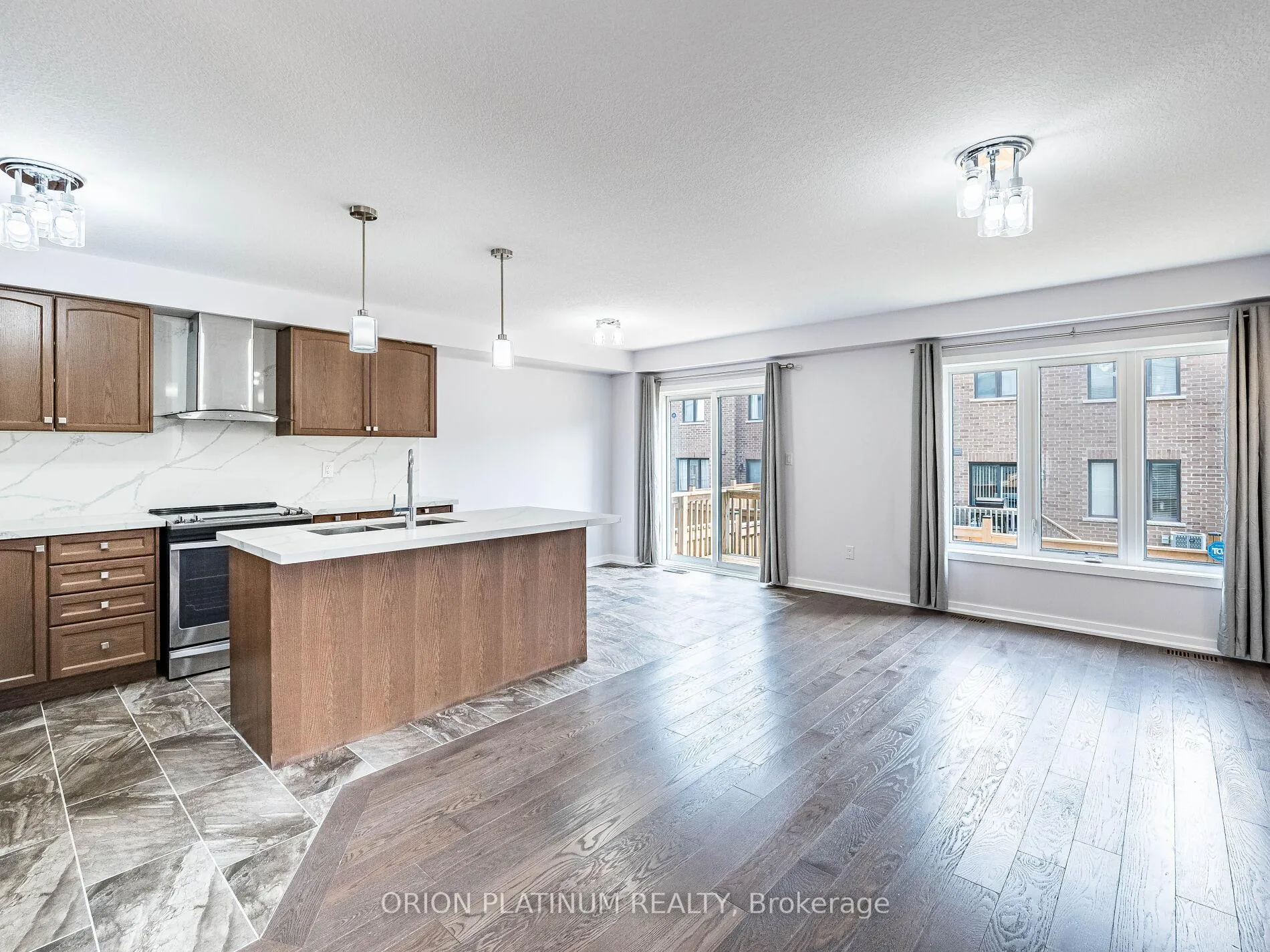 Photo 10 of 12 Bradshaw Drive, Hamilton, Stoney Creek Mountain — HOMEH