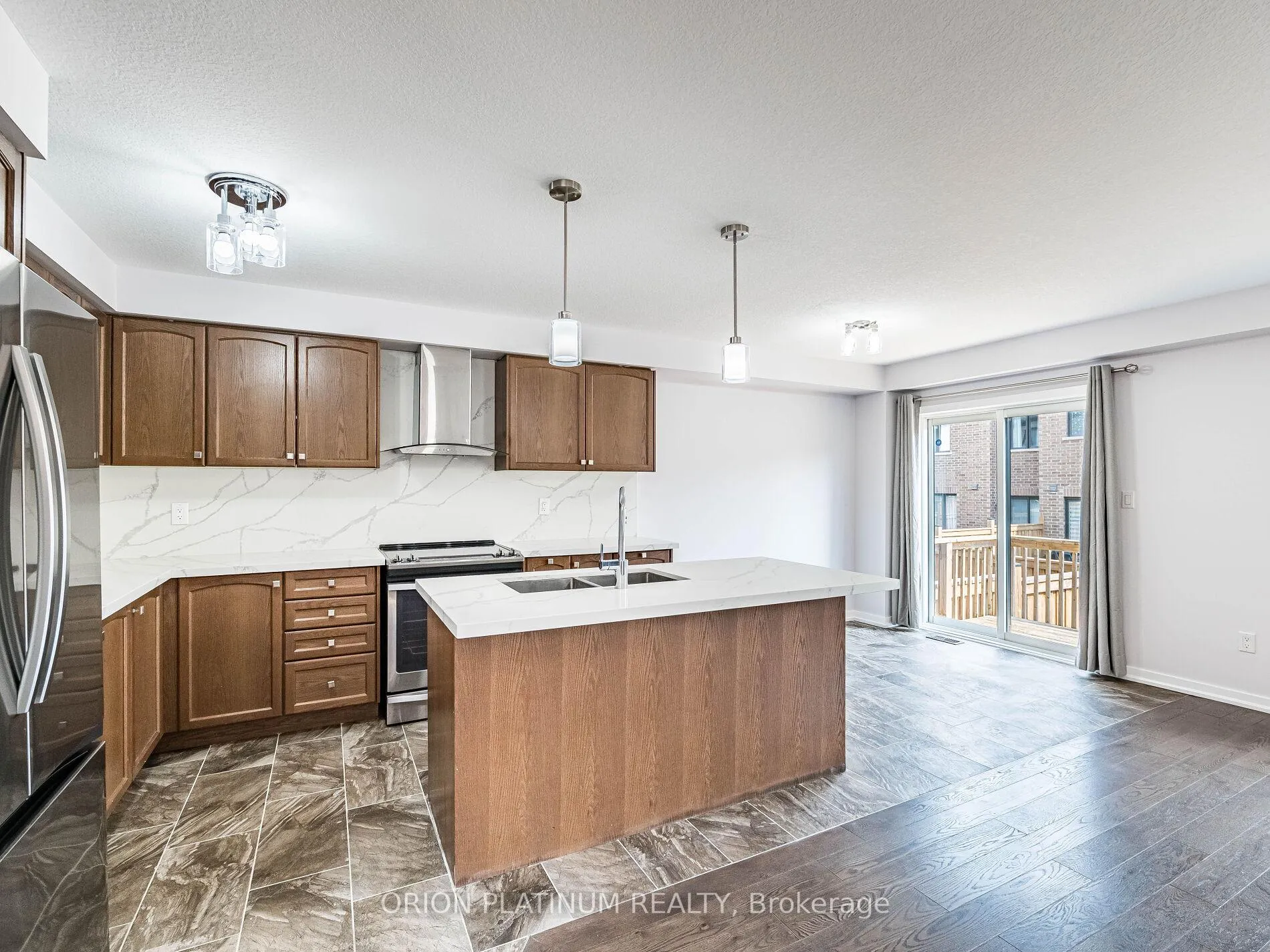 Photo 11 of 12 Bradshaw Drive, Hamilton, Stoney Creek Mountain — HOMEH