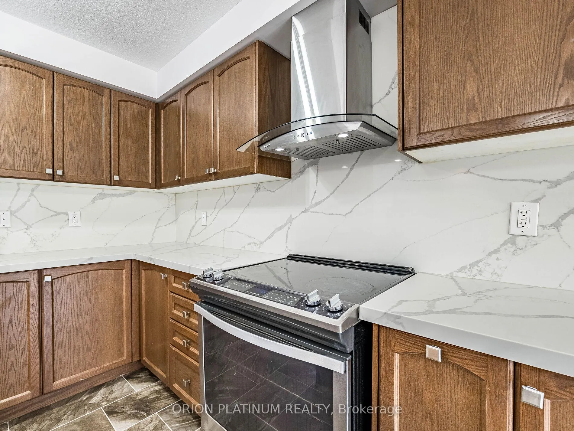 Photo 15 of 12 Bradshaw Drive, Hamilton, Stoney Creek Mountain — HOMEH