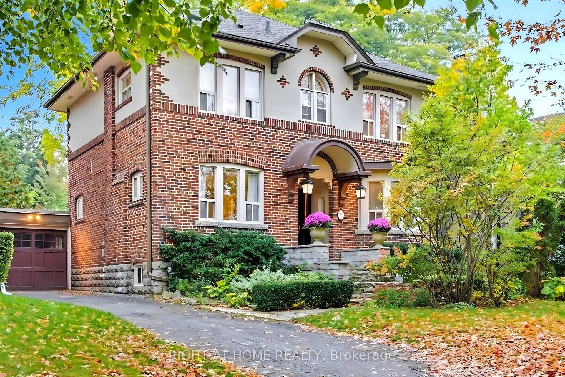 Front of 202 Dinnick Crescent