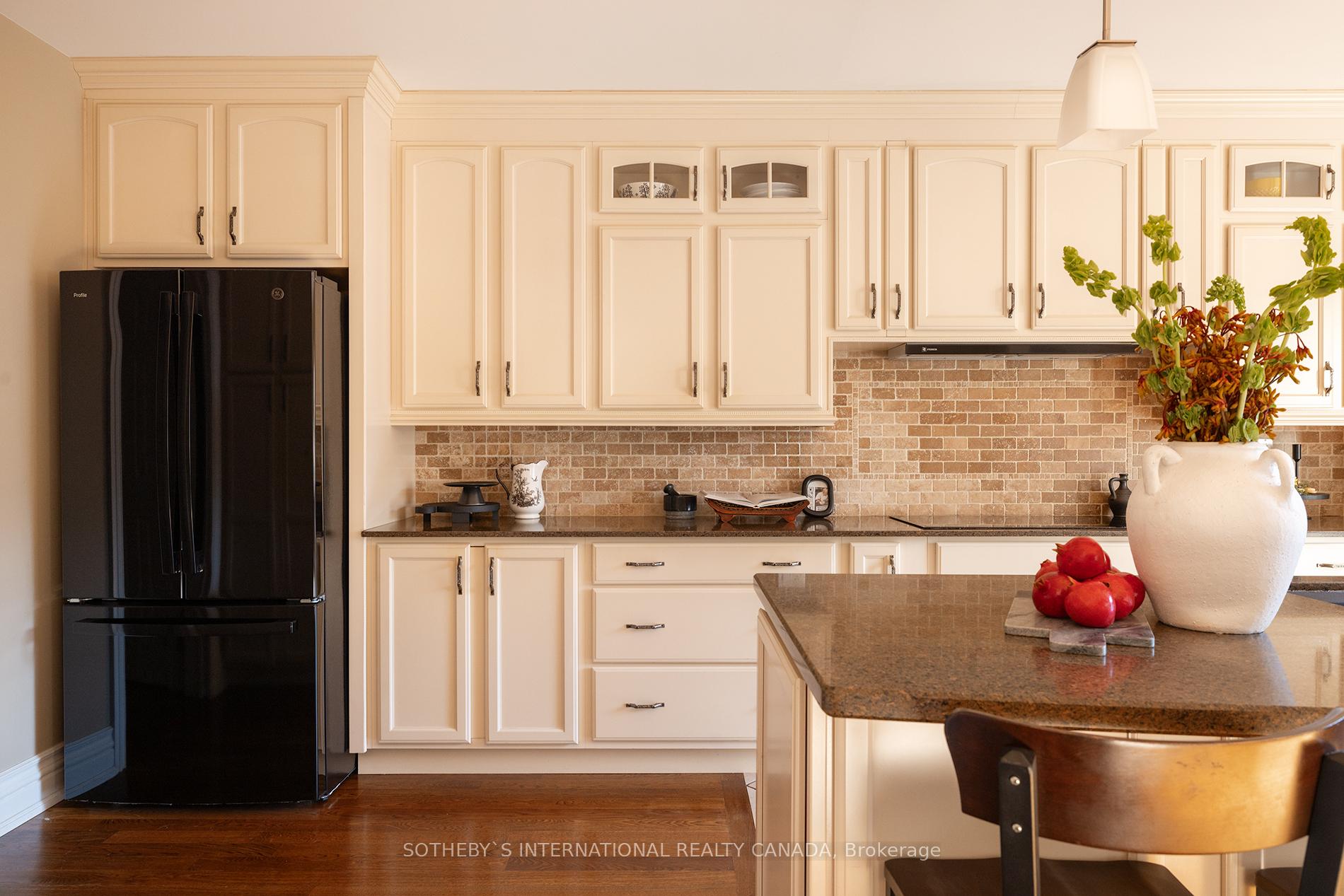 Photo 13 of 35 Sharron Drive, Toronto, Leaside — HOMEH