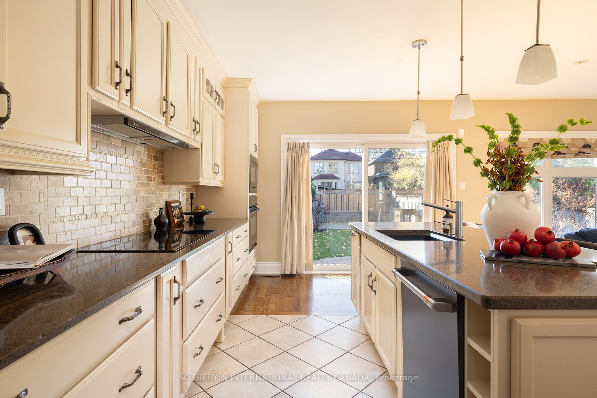 Photo 6 of 35 Sharron Drive, Toronto, Leaside — HOMEH