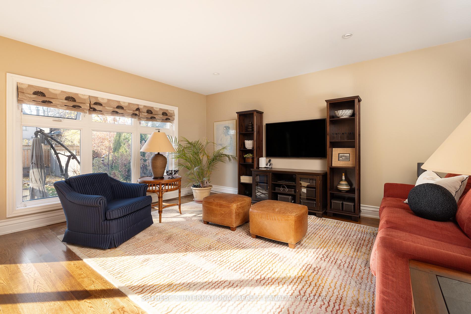 Photo 10 of 35 Sharron Drive, Toronto, Leaside — HOMEH