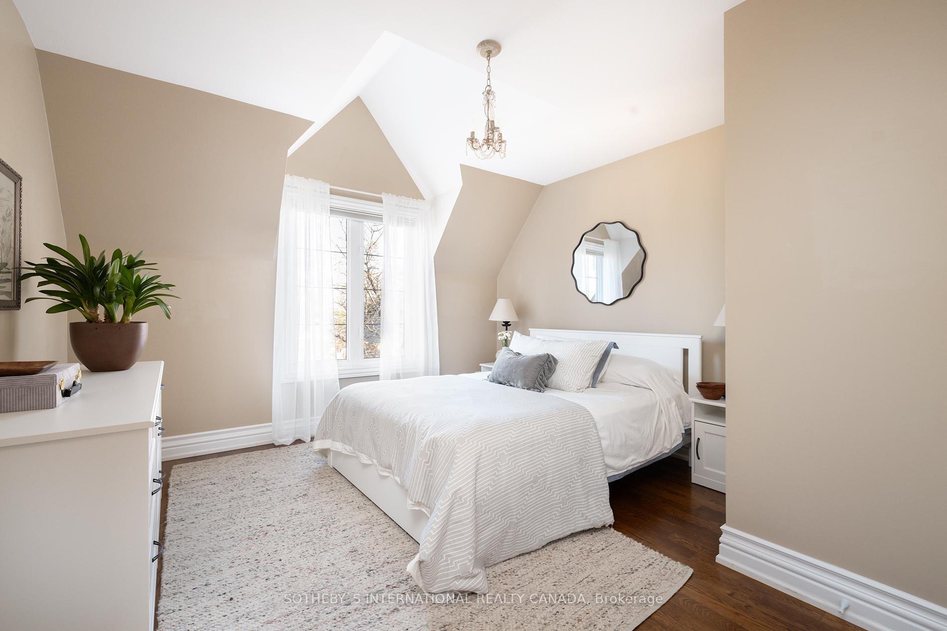 Photo 16 of 35 Sharron Drive, Toronto, Leaside — HOMEH