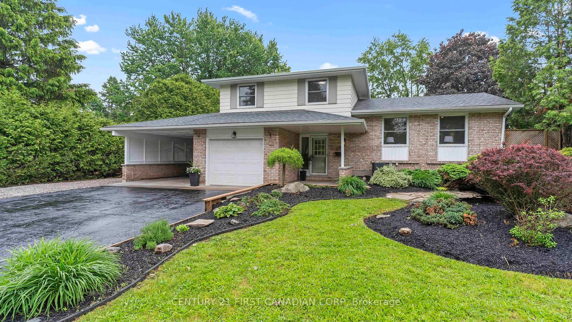 Front of 573 Churchill Crescent