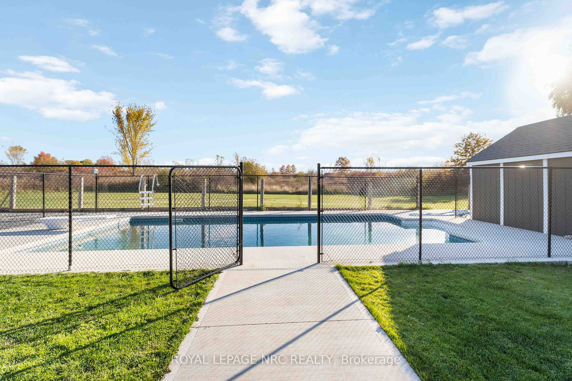 Photo 33 of 1523 Barron Road, Thorold, Port Robinson — HOMEH