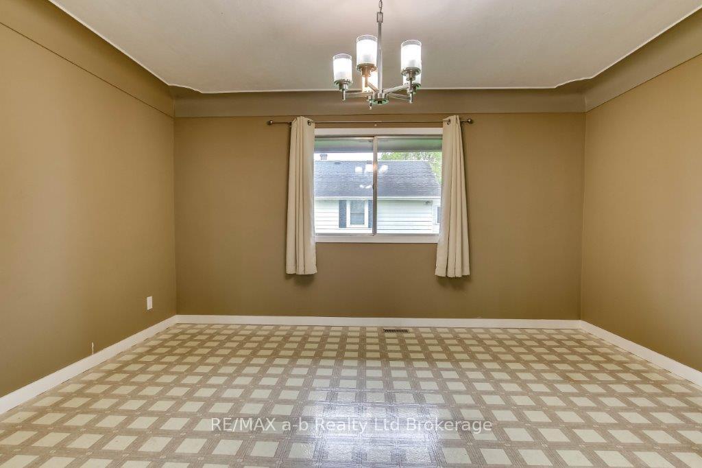 Photo 18 of 9 Duncan Street, Tillsonburg — HOMEH