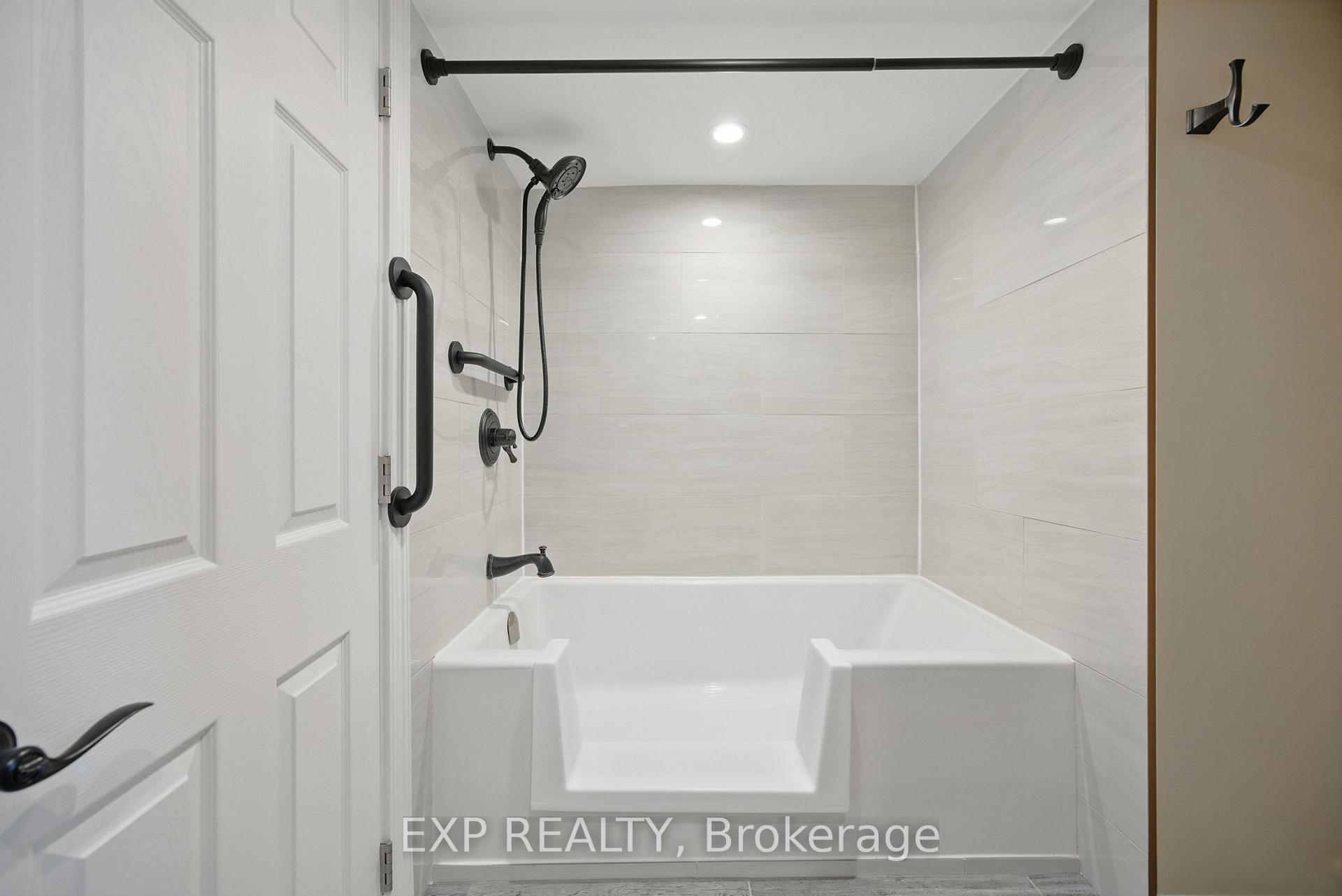 Photo 33 of 55 Don Valley Drive, Toronto, Broadview North — HOMEH