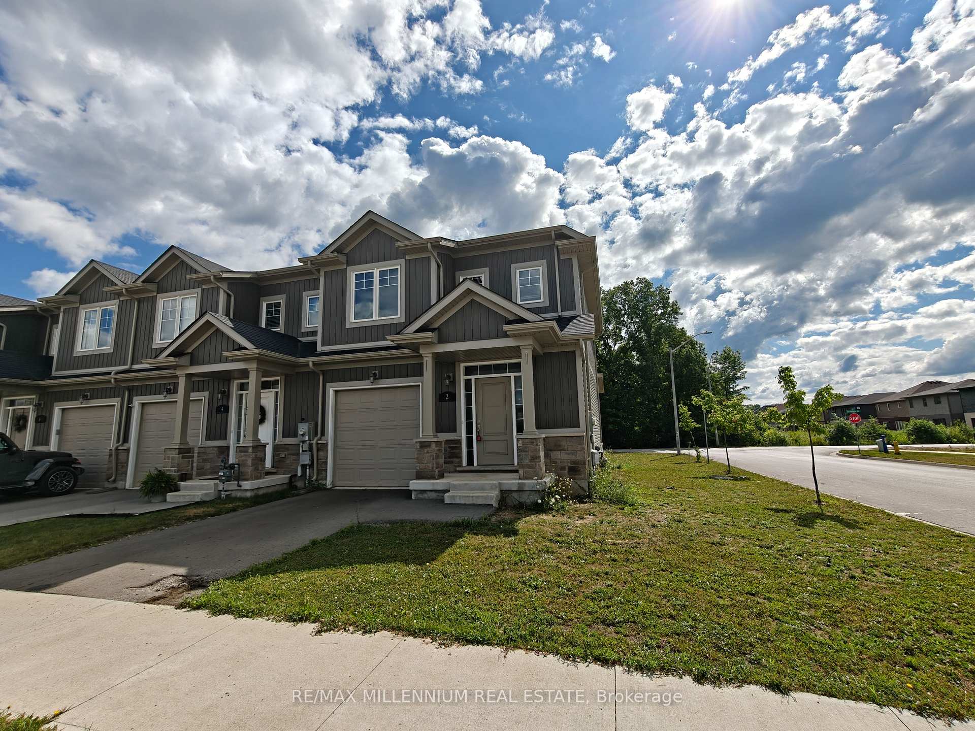 Photo 3 of 2 Damude Avenue, Thorold, Hurricane/Merrittville — HOMEH