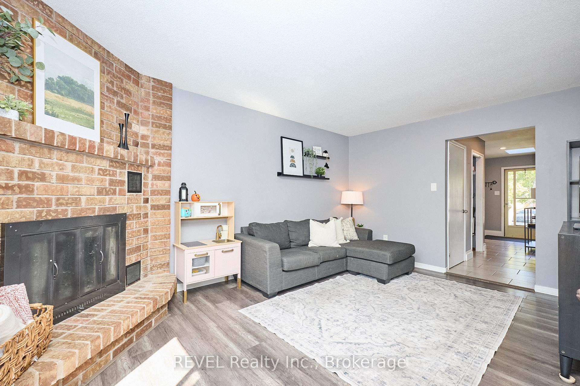 Photo 11 of 35 Romy Crescent, Thorold, Confederation Heights — HOMEH