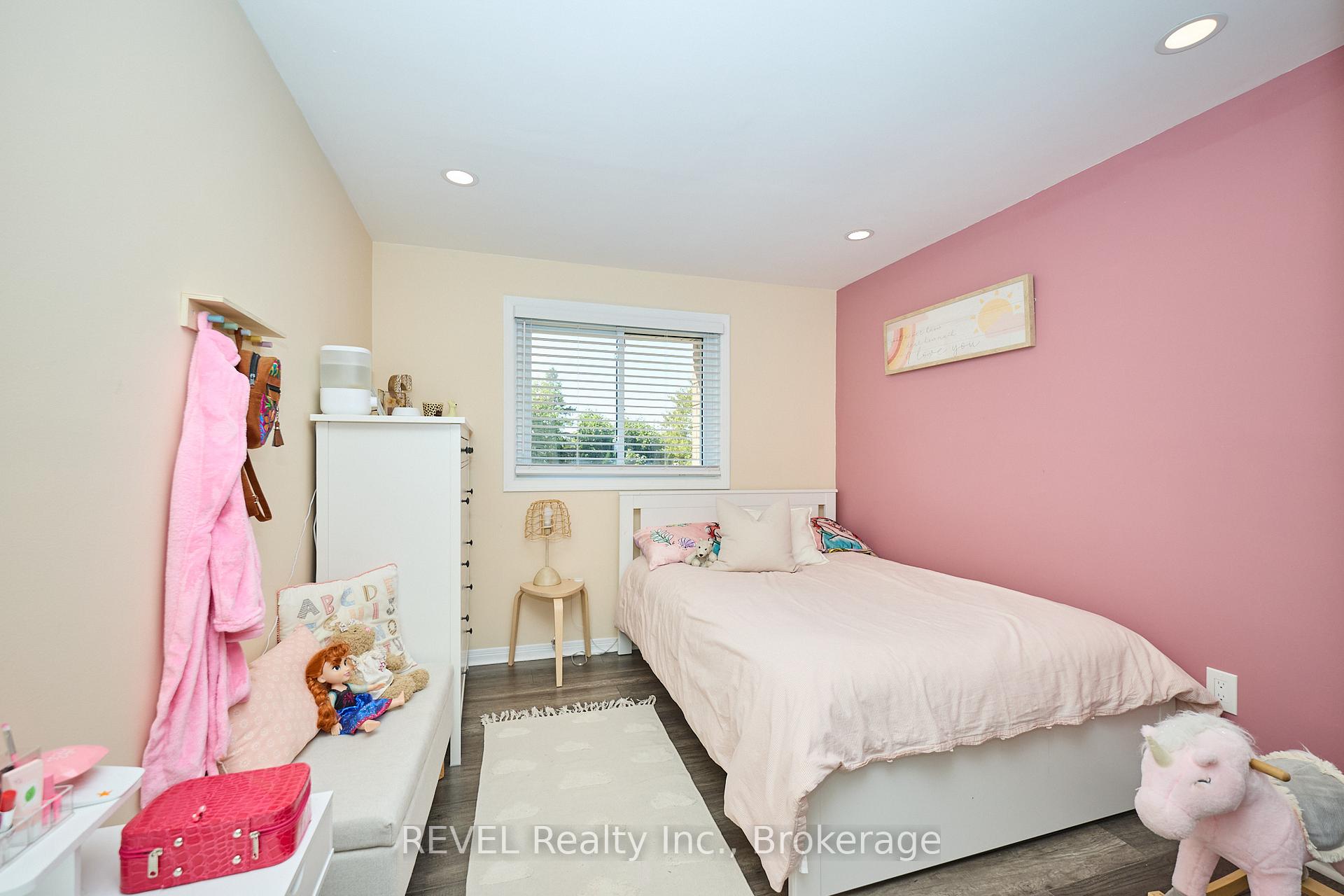 Photo 21 of 35 Romy Crescent, Thorold, Confederation Heights — HOMEH