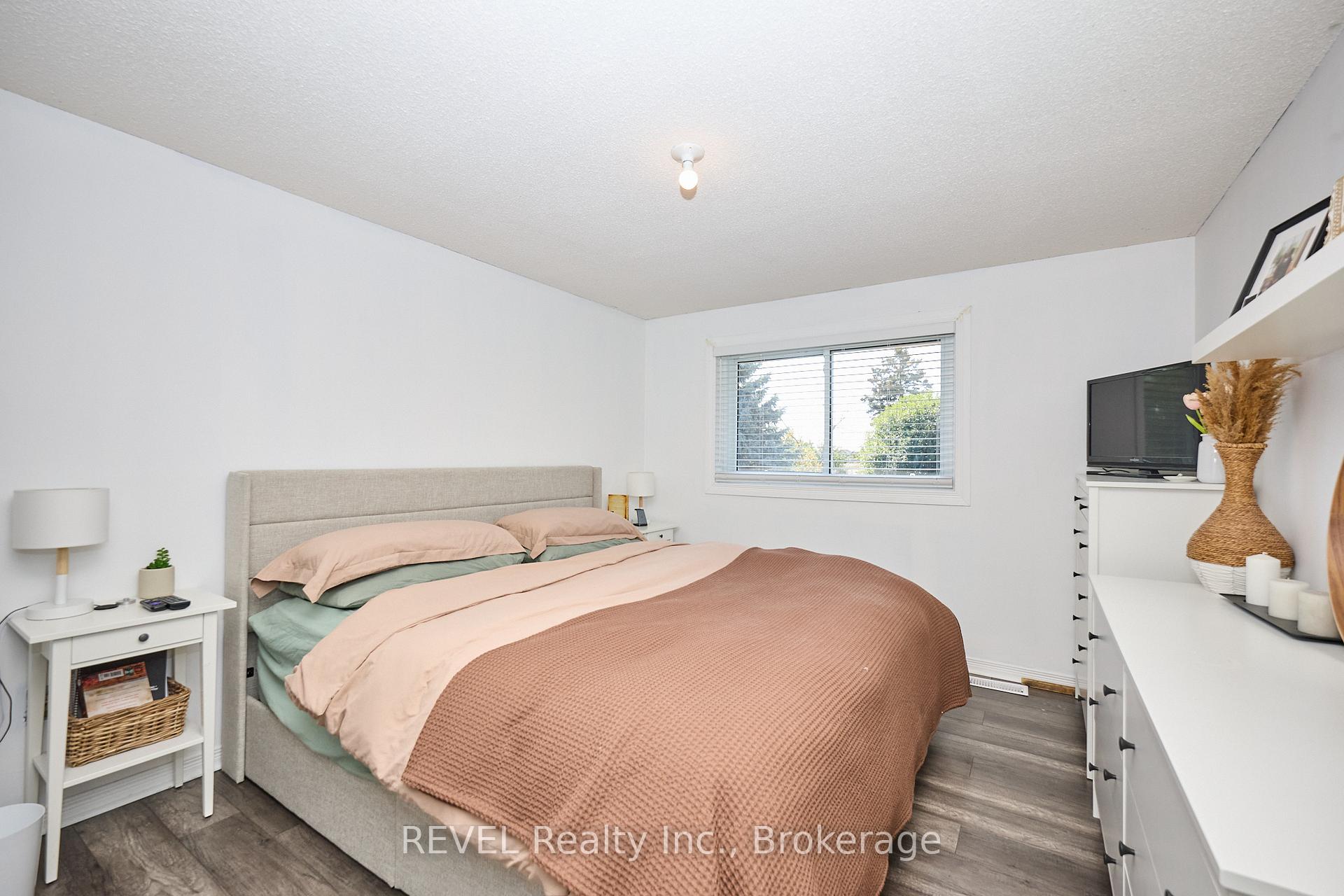 Photo 23 of 35 Romy Crescent, Thorold, Confederation Heights — HOMEH