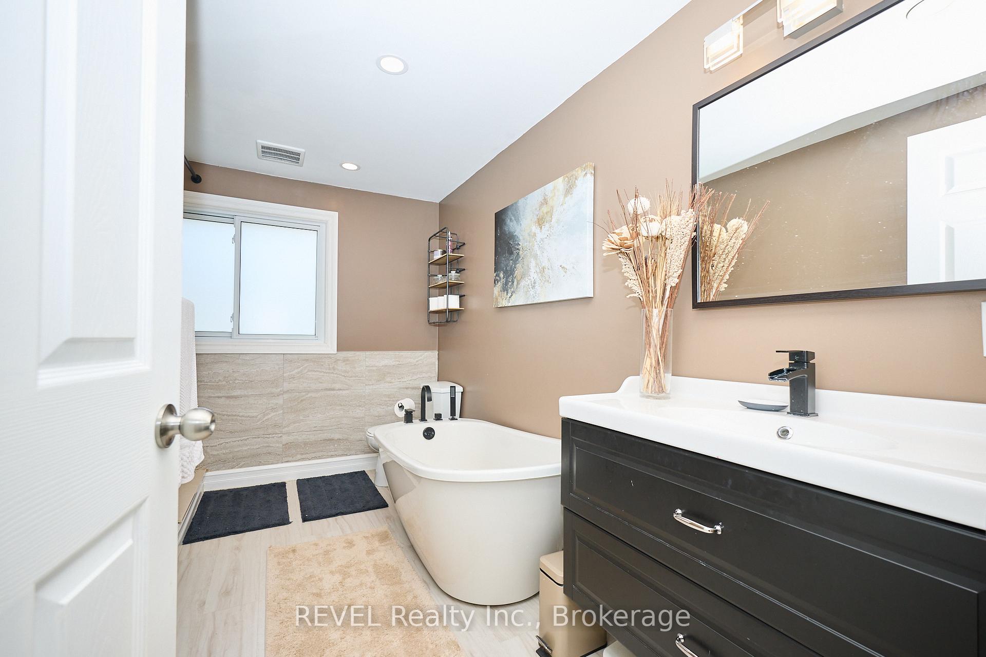 Photo 25 of 35 Romy Crescent, Thorold, Confederation Heights — HOMEH