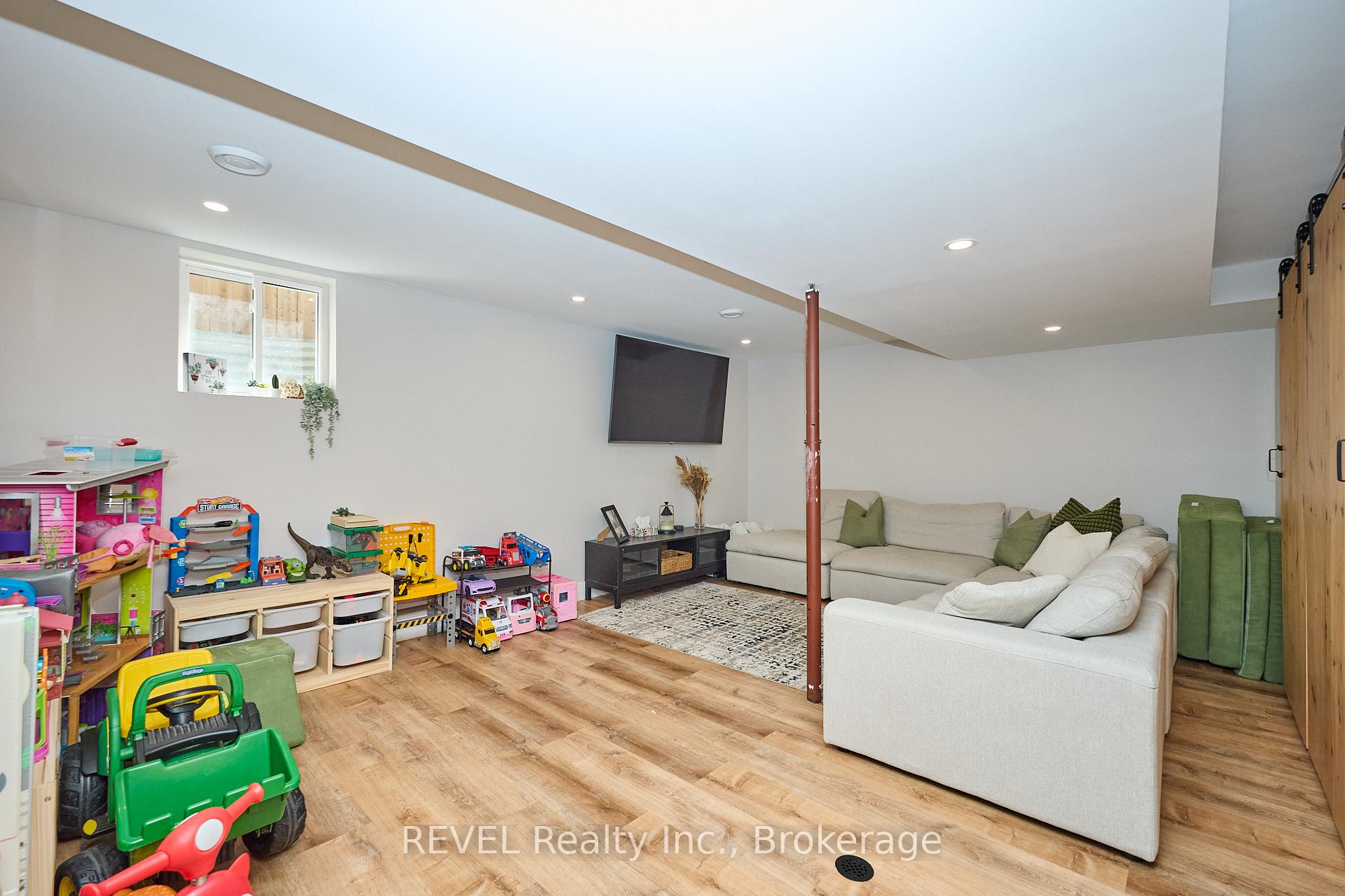 Photo 30 of 35 Romy Crescent, Thorold, Confederation Heights — HOMEH
