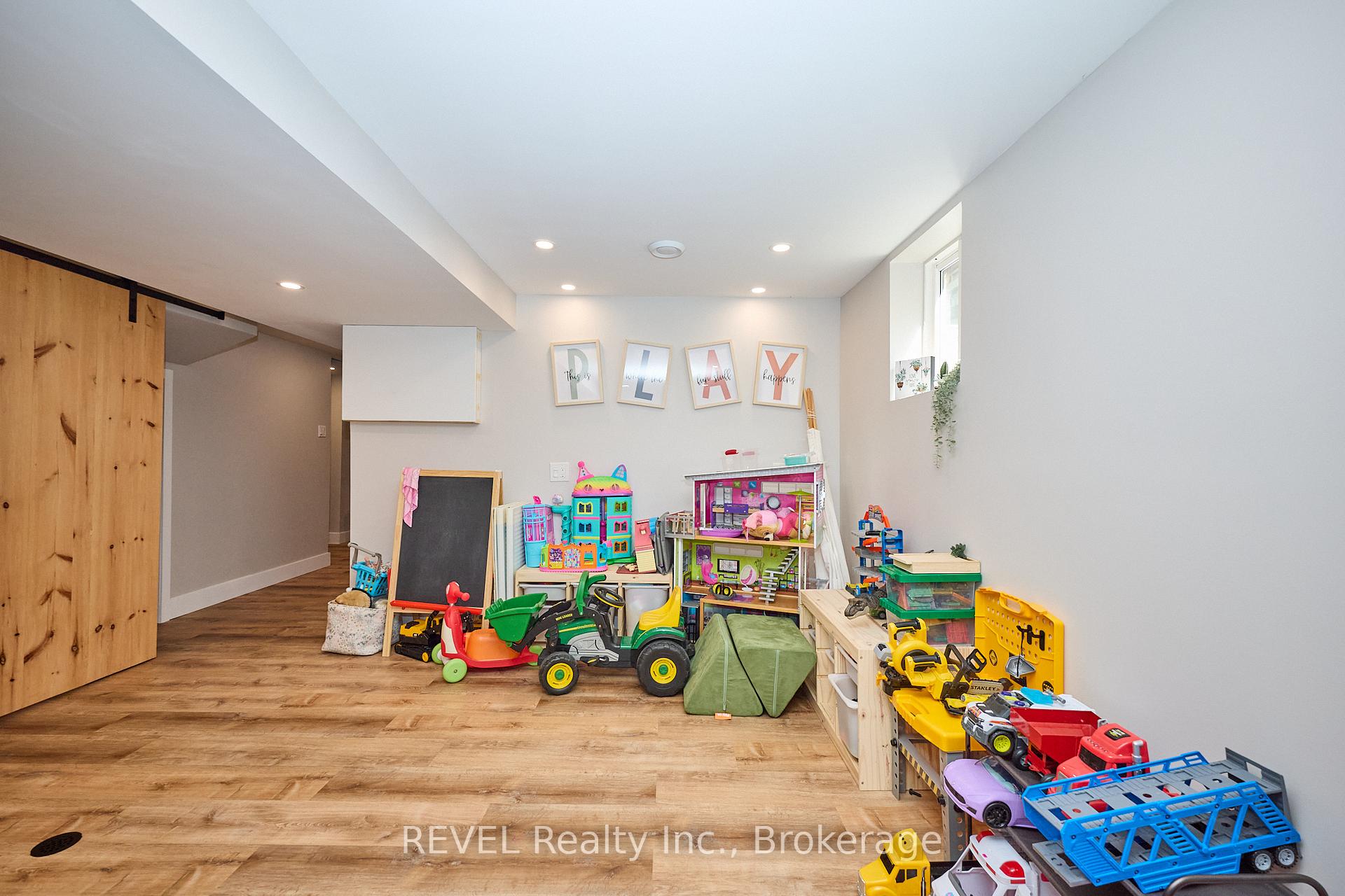 Photo 32 of 35 Romy Crescent, Thorold, Confederation Heights — HOMEH