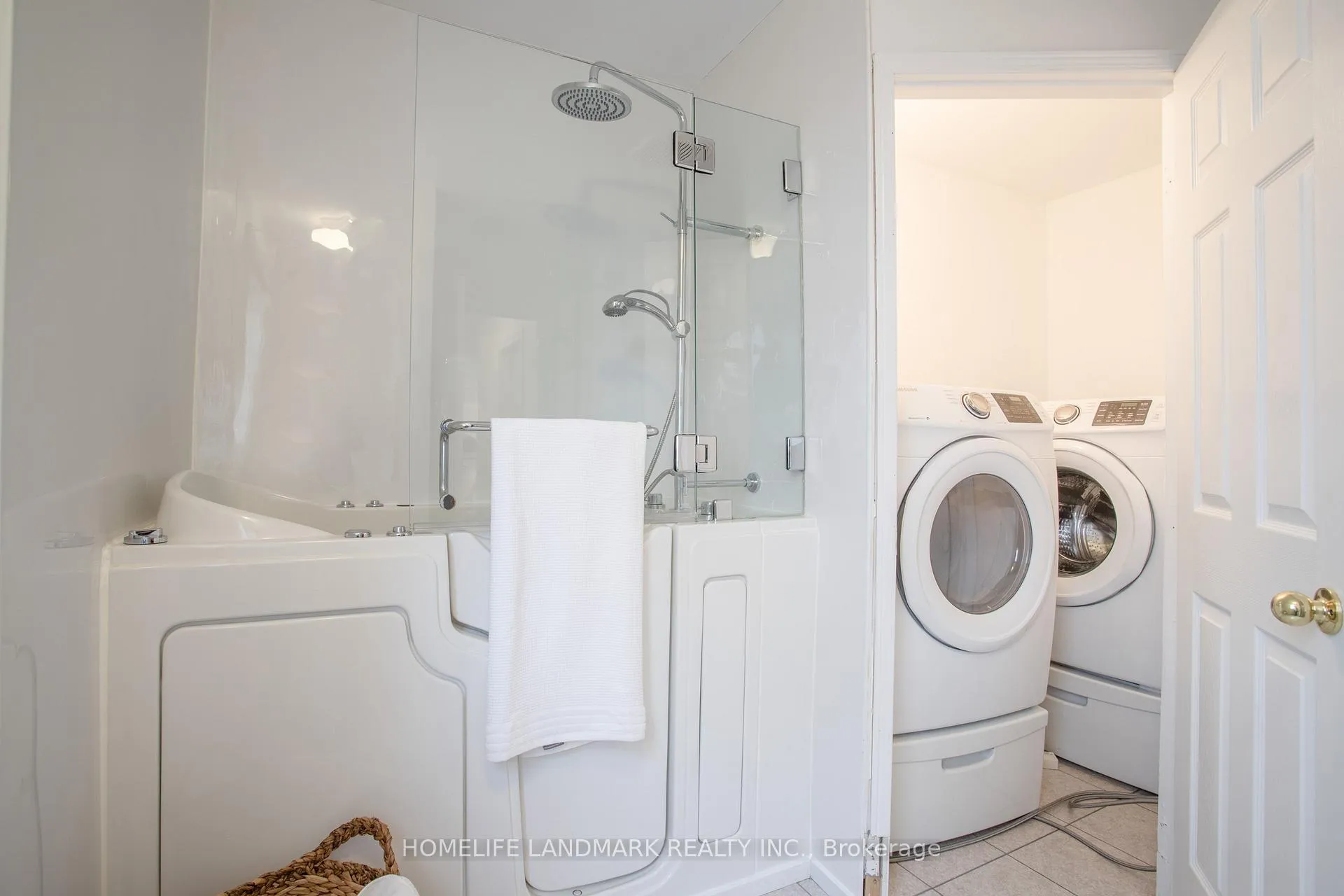 Photo 16 of 1004 Catskill Drive, Oshawa, Northglen — HOMEH