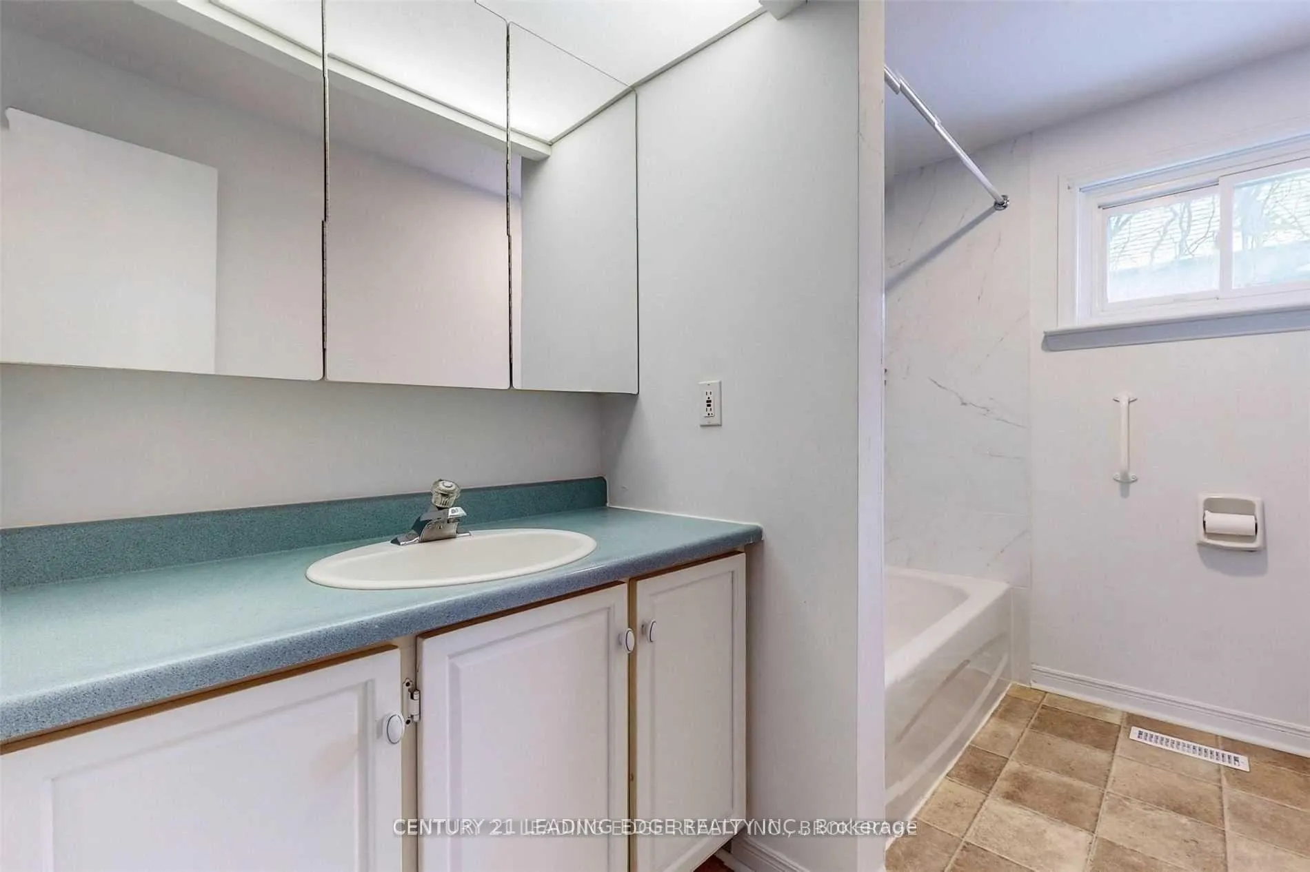 Photo 12 of 6 Jeremy Drive, Markham, Unionville — HOMEH