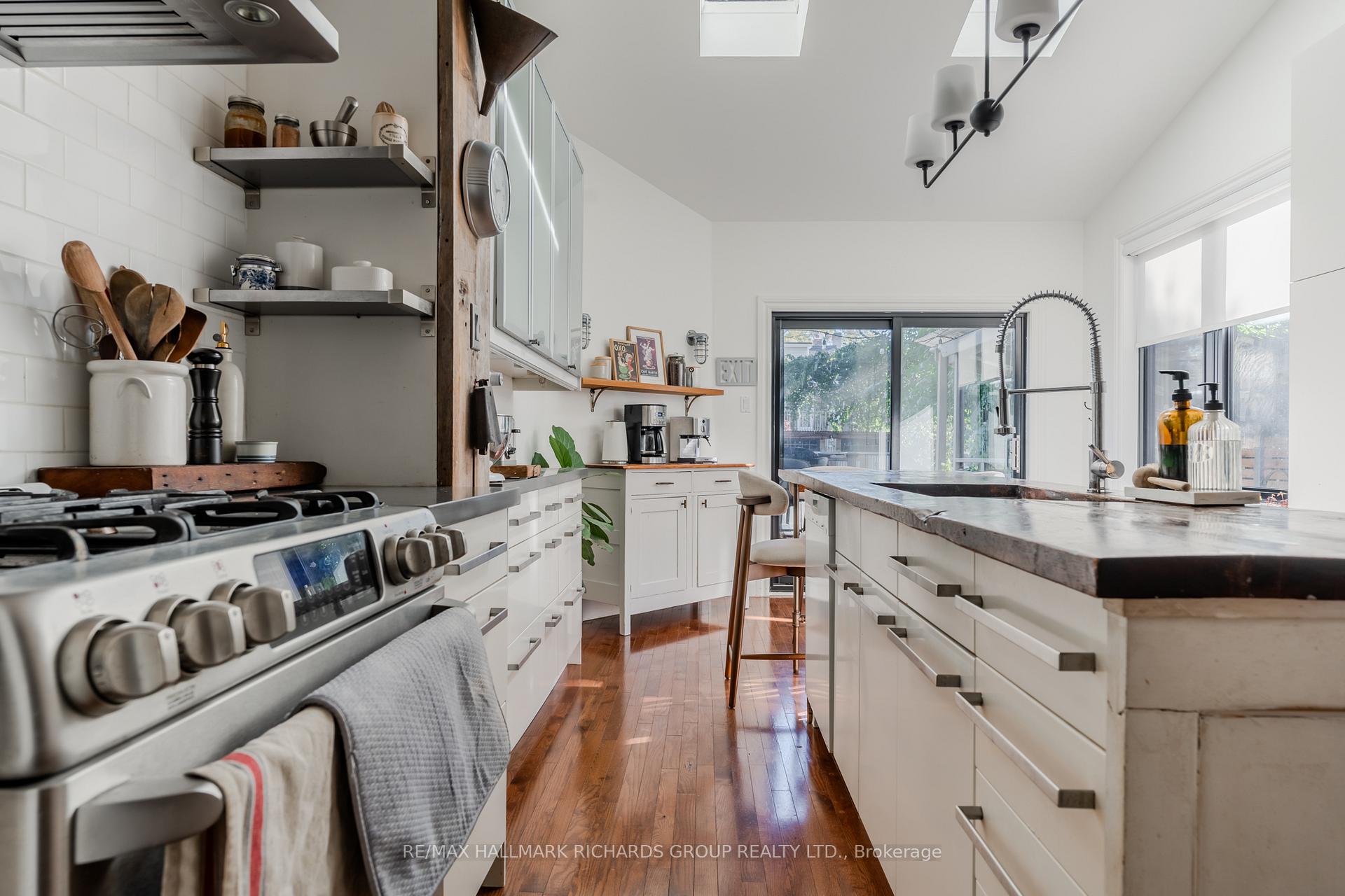 Photo 12 of 51 Herbert Avenue, Toronto, The Beaches — HOMEH
