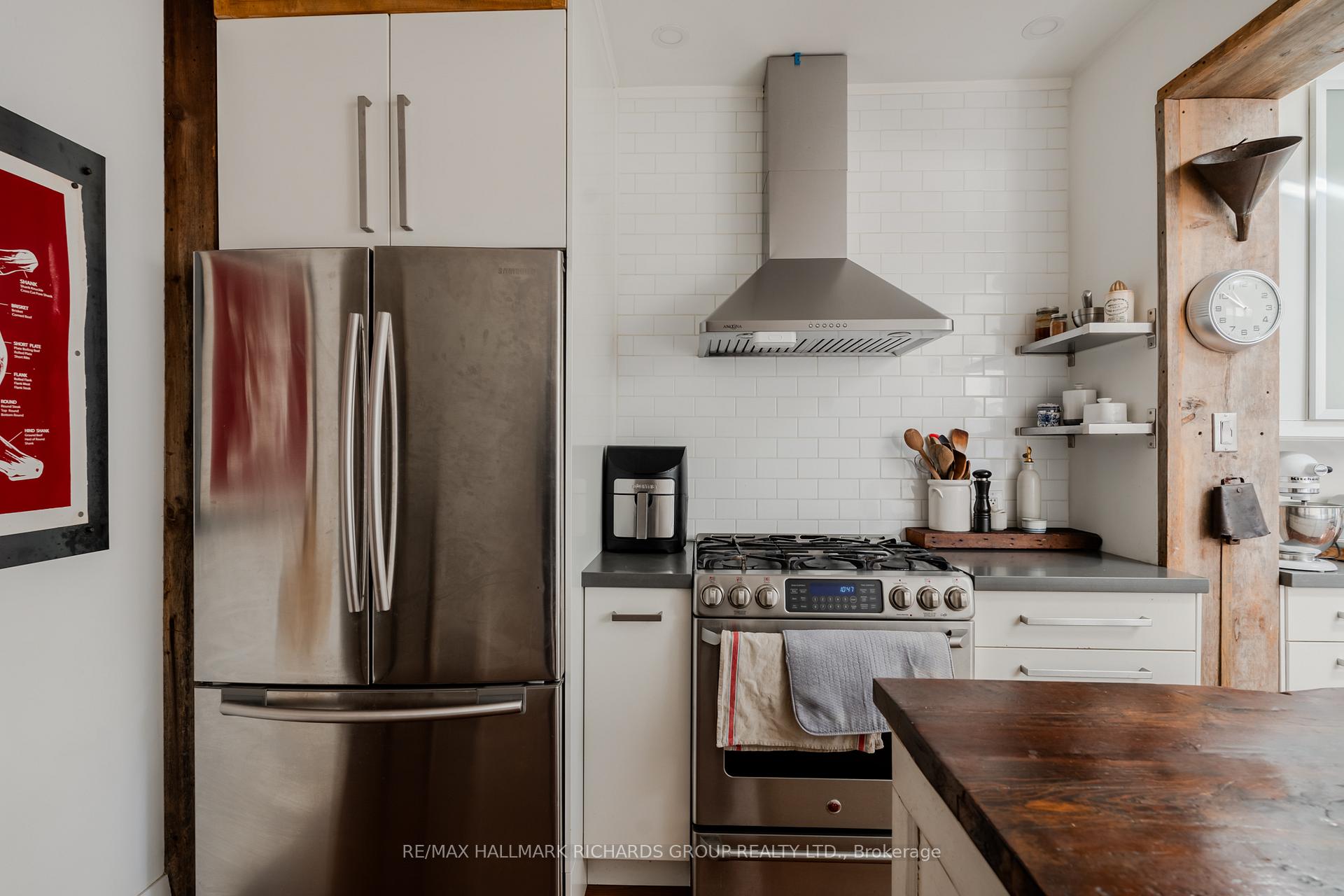 Photo 13 of 51 Herbert Avenue, Toronto, The Beaches — HOMEH