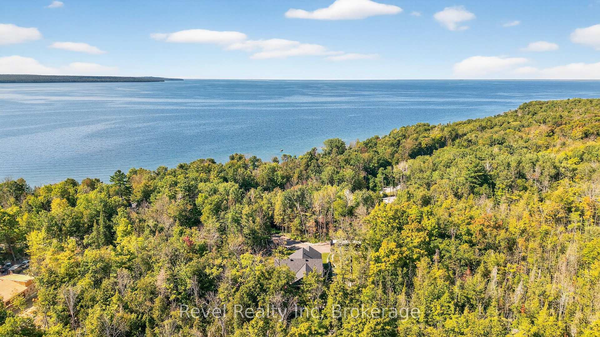 Photo 2 of 517 Silverbirch Drive, Tiny, Rural Tiny — HOMEH