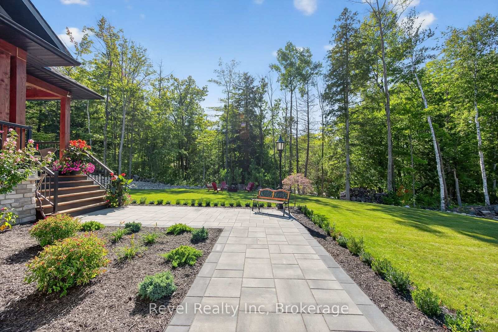 Photo 5 of 517 Silverbirch Drive, Tiny, Rural Tiny — HOMEH