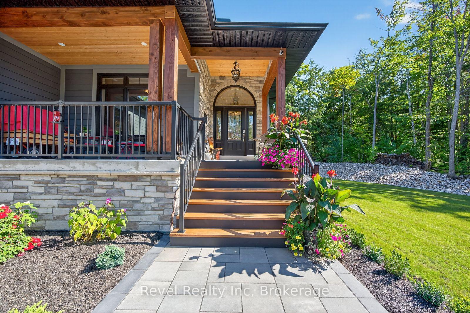 Photo 6 of 517 Silverbirch Drive, Tiny, Rural Tiny — HOMEH