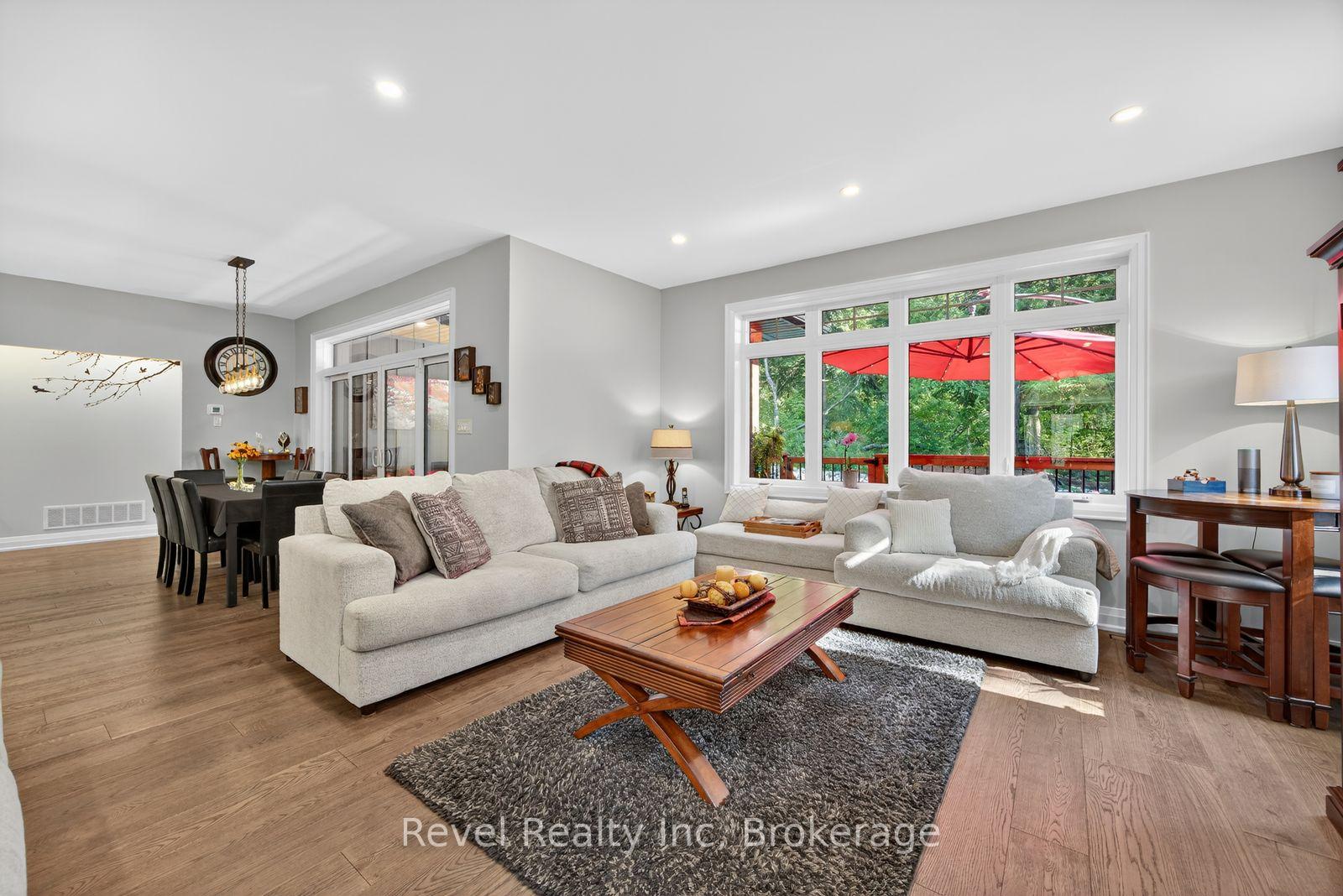 Photo 9 of 517 Silverbirch Drive, Tiny, Rural Tiny — HOMEH