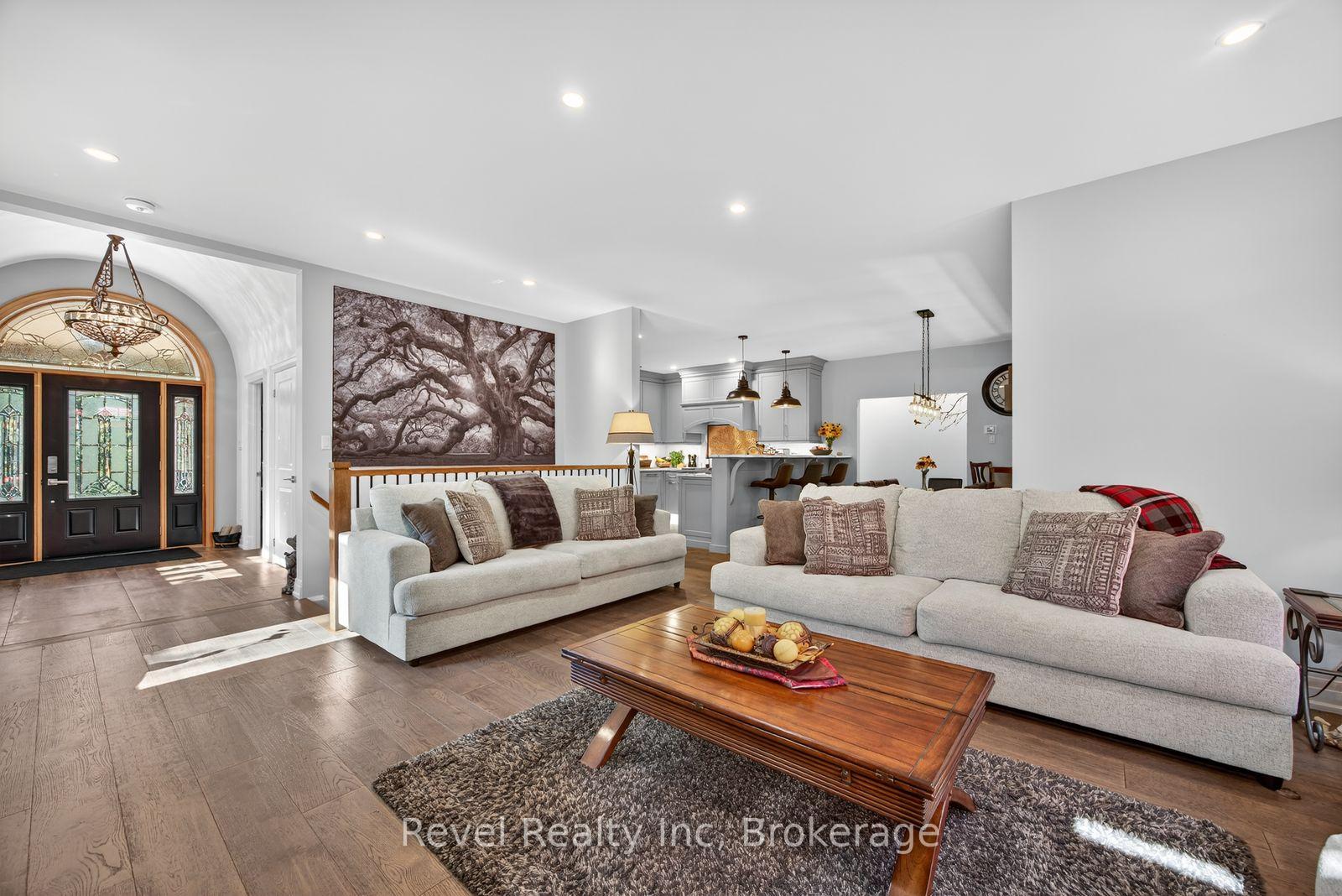 Photo 10 of 517 Silverbirch Drive, Tiny, Rural Tiny — HOMEH