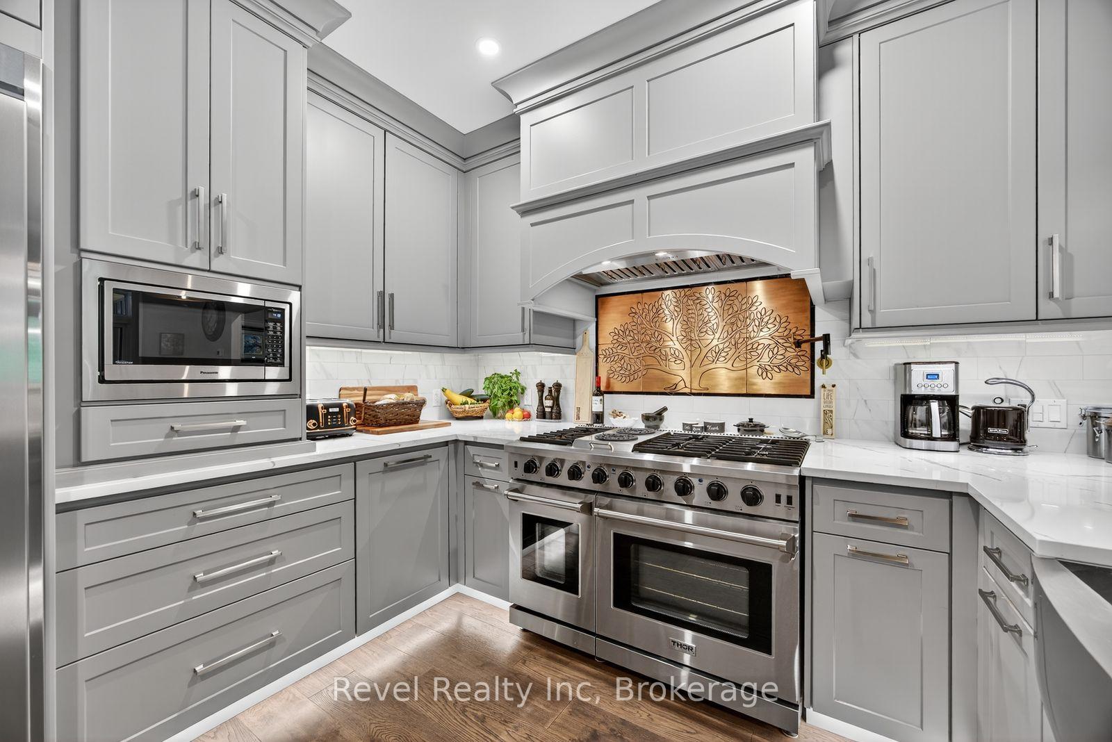 Photo 12 of 517 Silverbirch Drive, Tiny, Rural Tiny — HOMEH