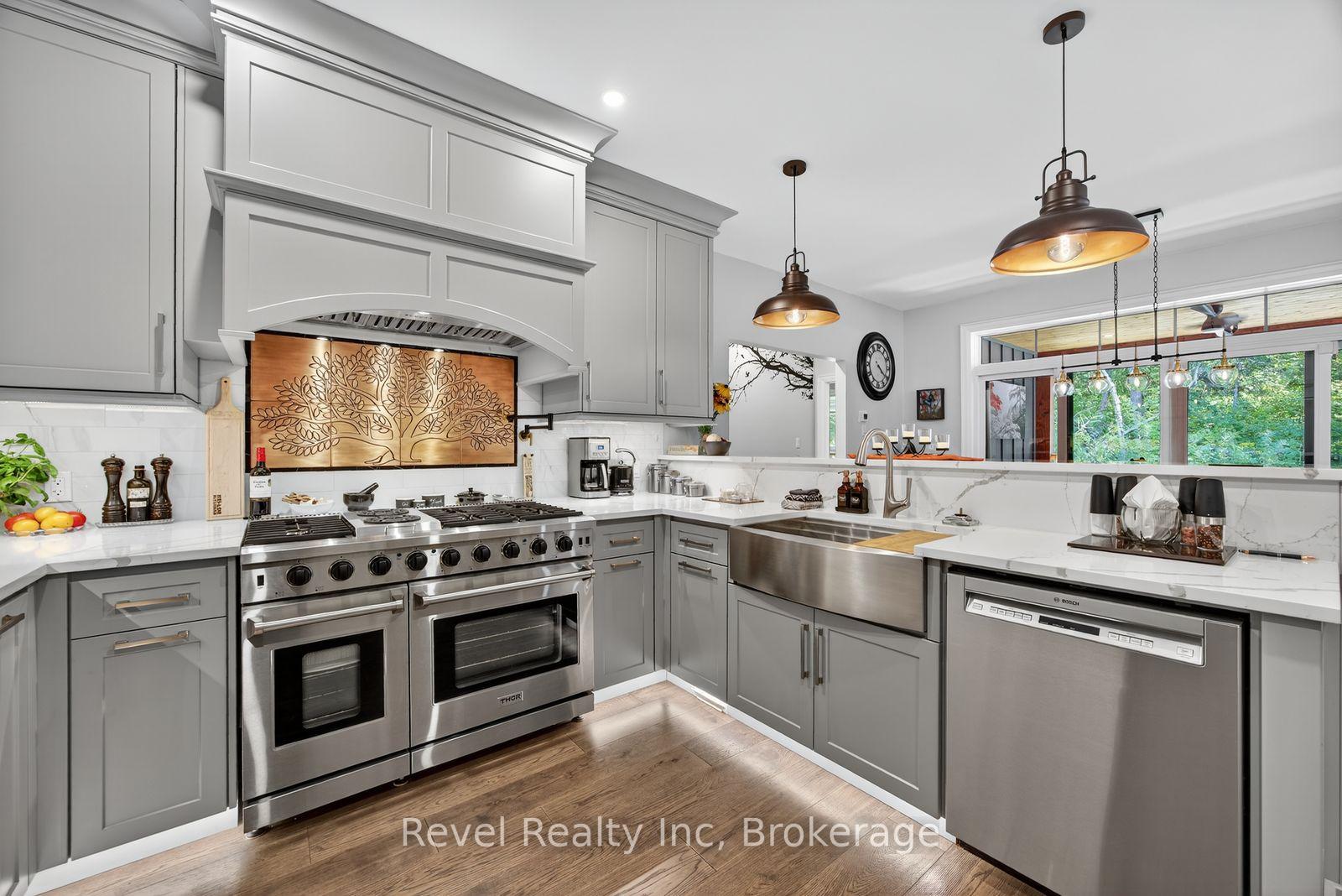 Photo 13 of 517 Silverbirch Drive, Tiny, Rural Tiny — HOMEH