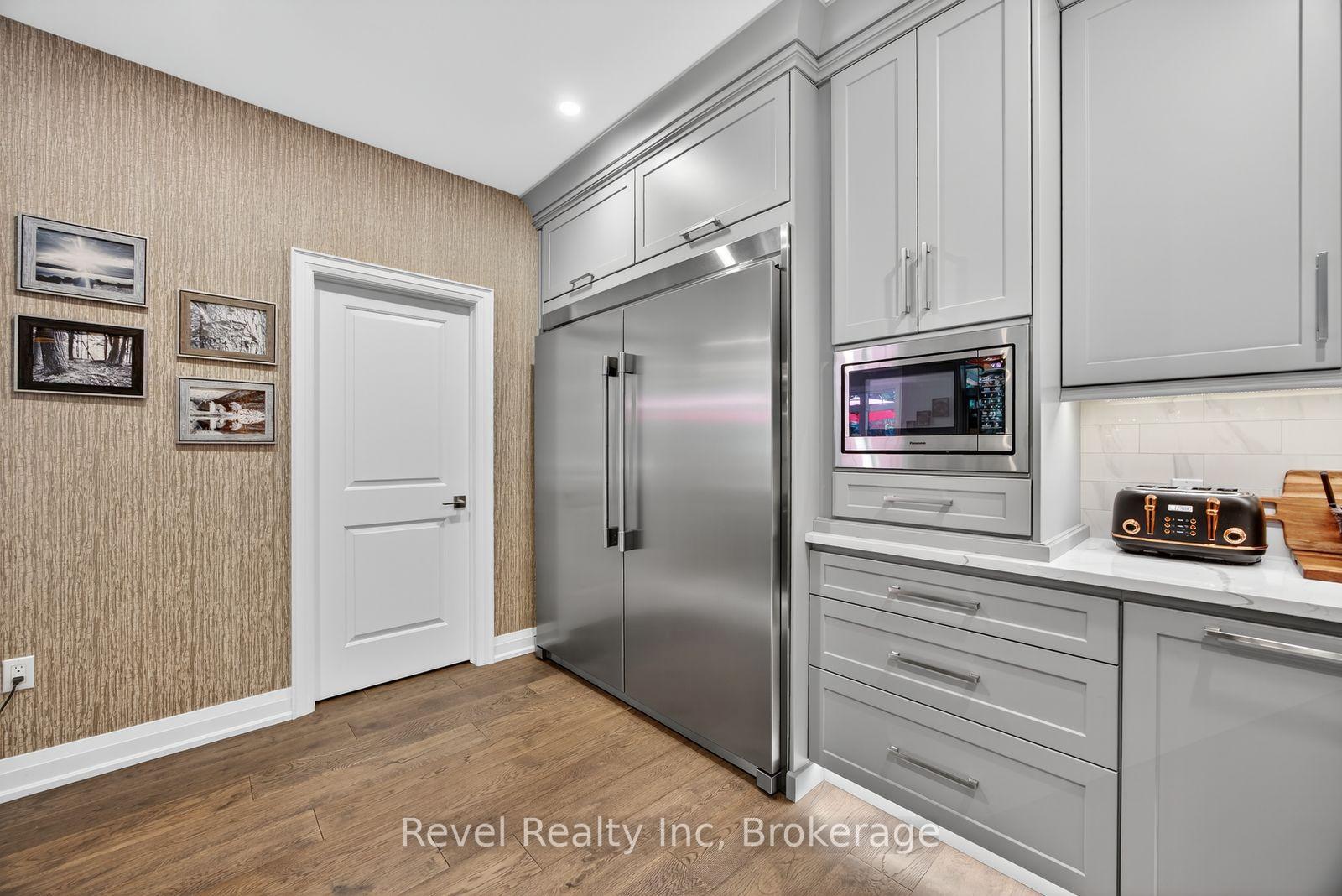 Photo 16 of 517 Silverbirch Drive, Tiny, Rural Tiny — HOMEH