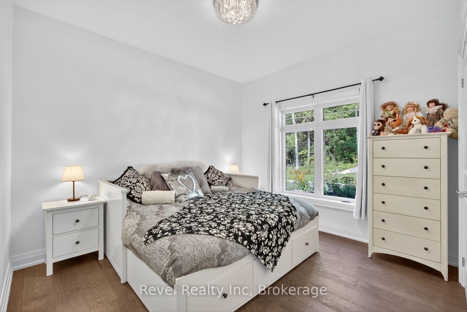 Photo 19 of 517 Silverbirch Drive, Tiny, Rural Tiny — HOMEH