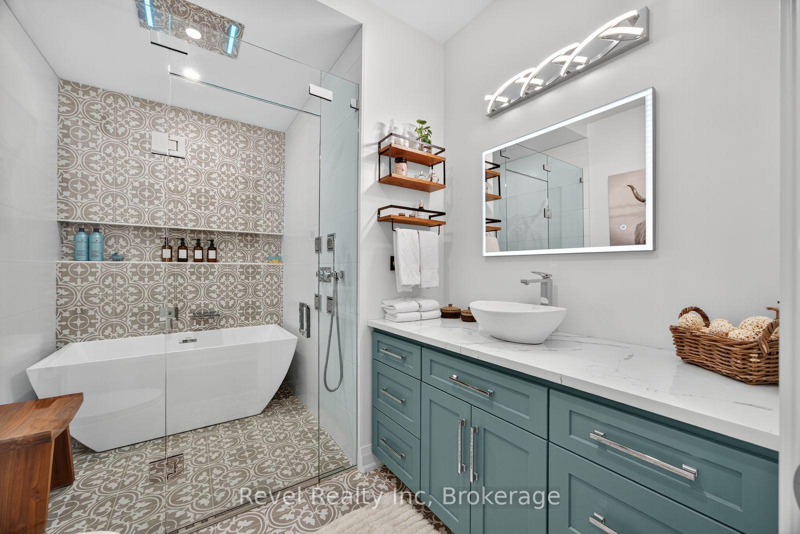 Photo 20 of 517 Silverbirch Drive, Tiny, Rural Tiny — HOMEH