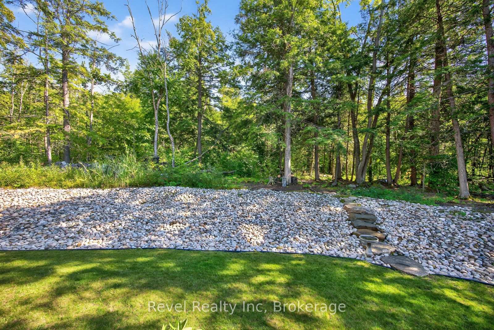 Photo 30 of 517 Silverbirch Drive, Tiny, Rural Tiny — HOMEH