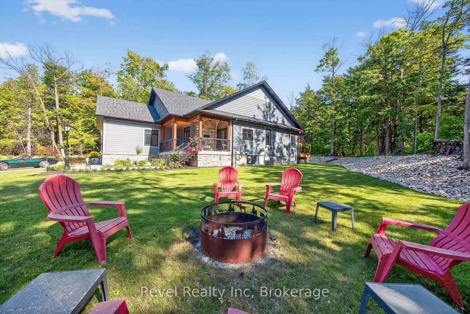 Photo 35 of 517 Silverbirch Drive, Tiny, Rural Tiny — HOMEH