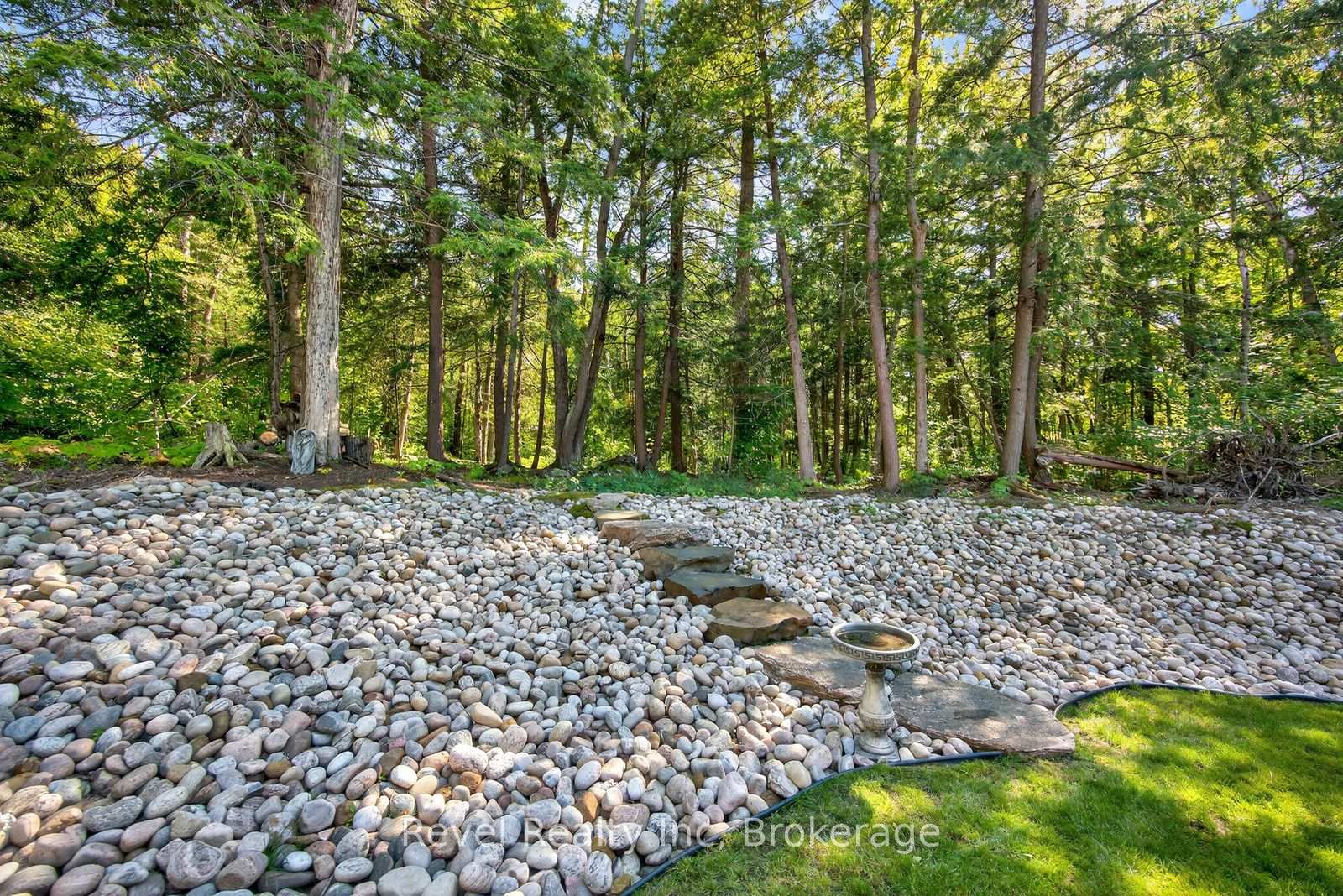 Photo 36 of 517 Silverbirch Drive, Tiny, Rural Tiny — HOMEH