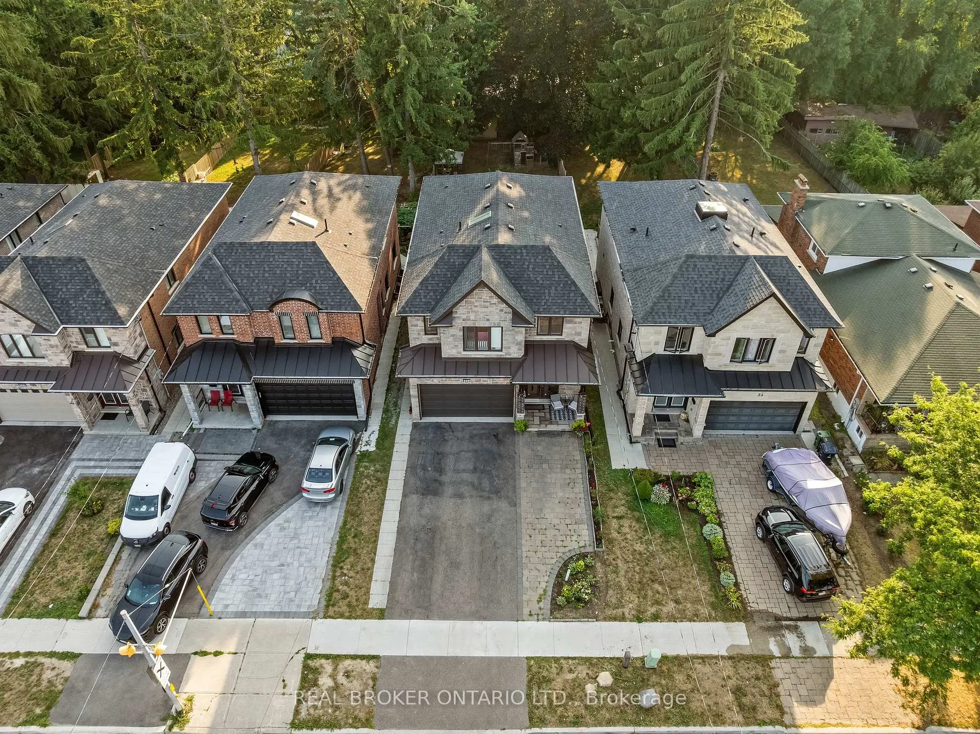 Photo 3 of 32B Cedar Drive, Scarborough, Scarborough Village — HOMEH