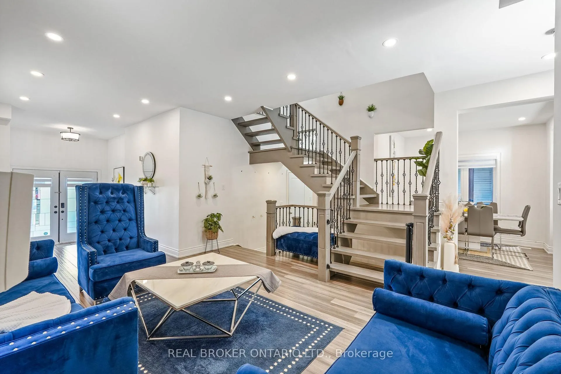 Photo 9 of 32B Cedar Drive, Scarborough, Scarborough Village — HOMEH