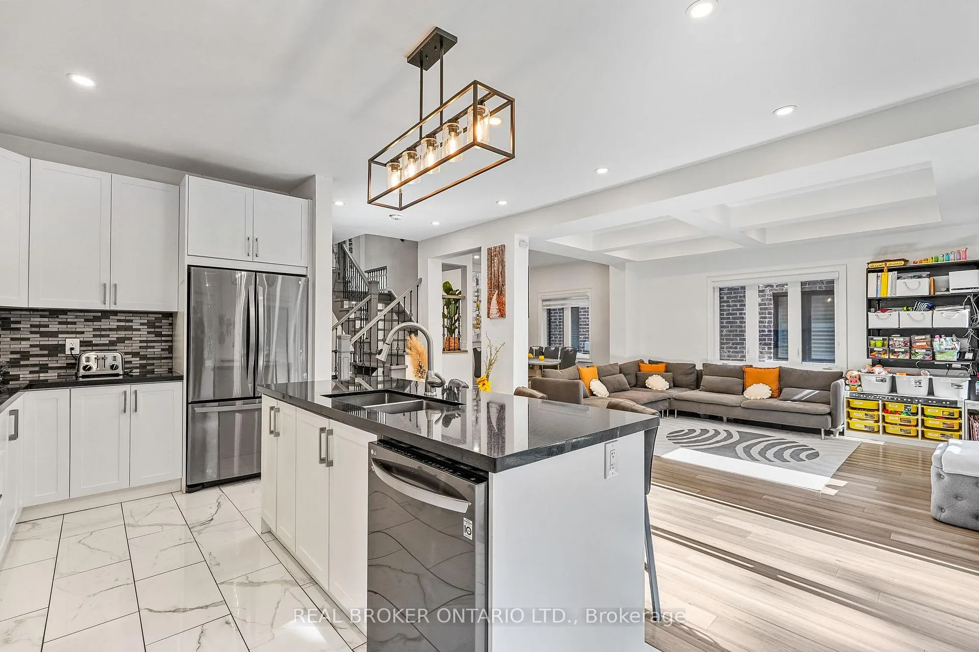 Photo 12 of 32B Cedar Drive, Scarborough, Scarborough Village — HOMEH