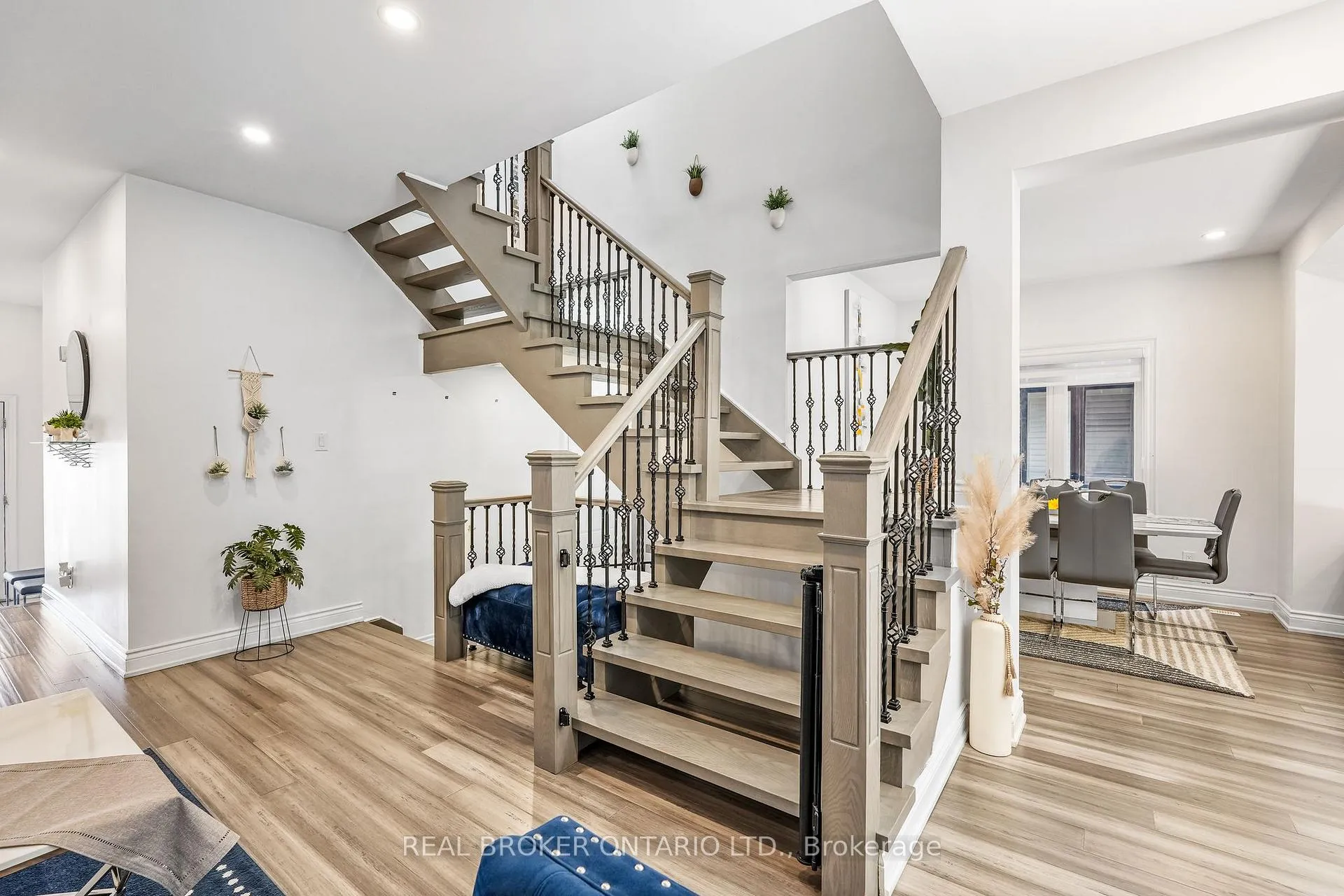 Photo 19 of 32B Cedar Drive, Scarborough, Scarborough Village — HOMEH