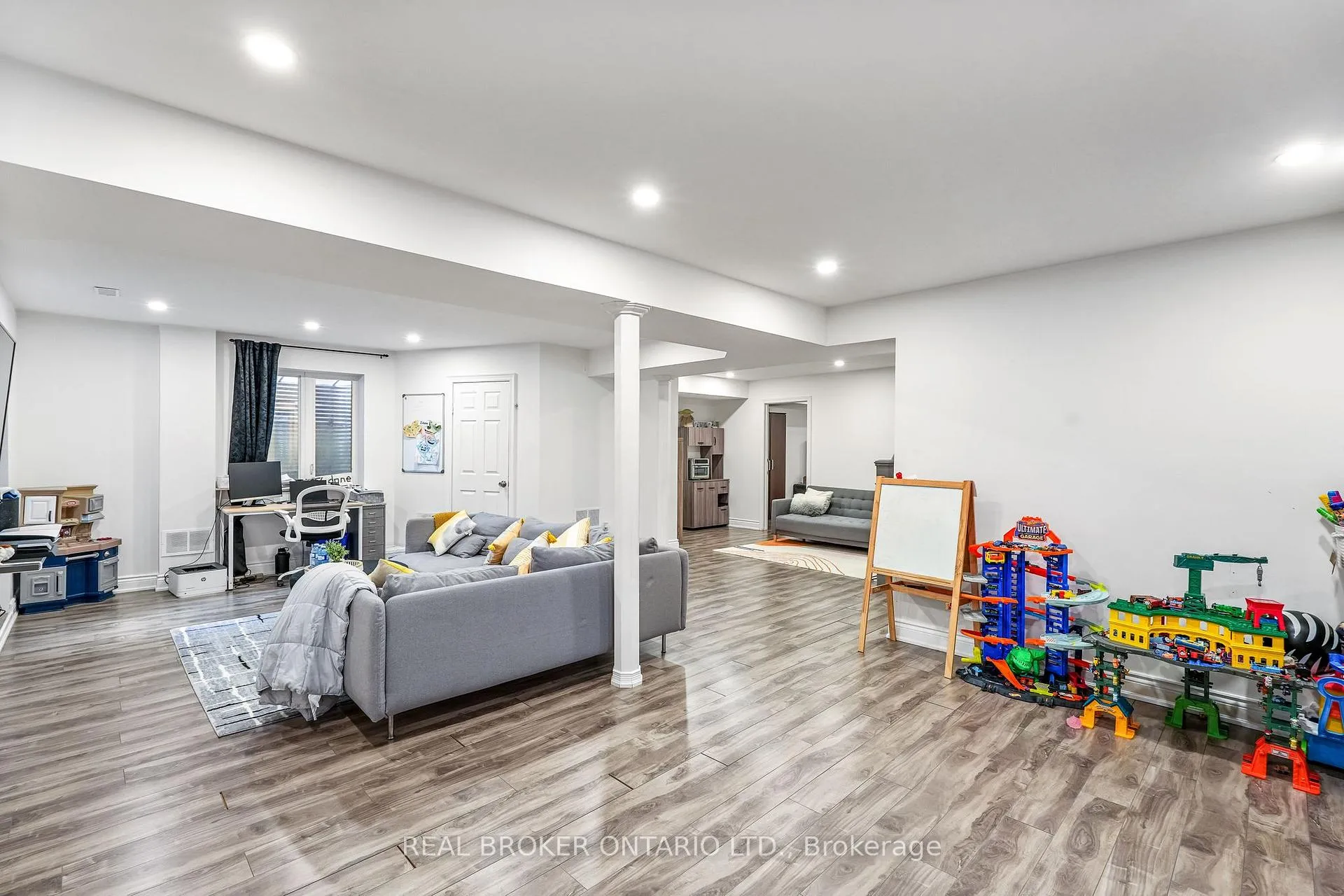 Photo 35 of 32B Cedar Drive, Scarborough, Scarborough Village — HOMEH