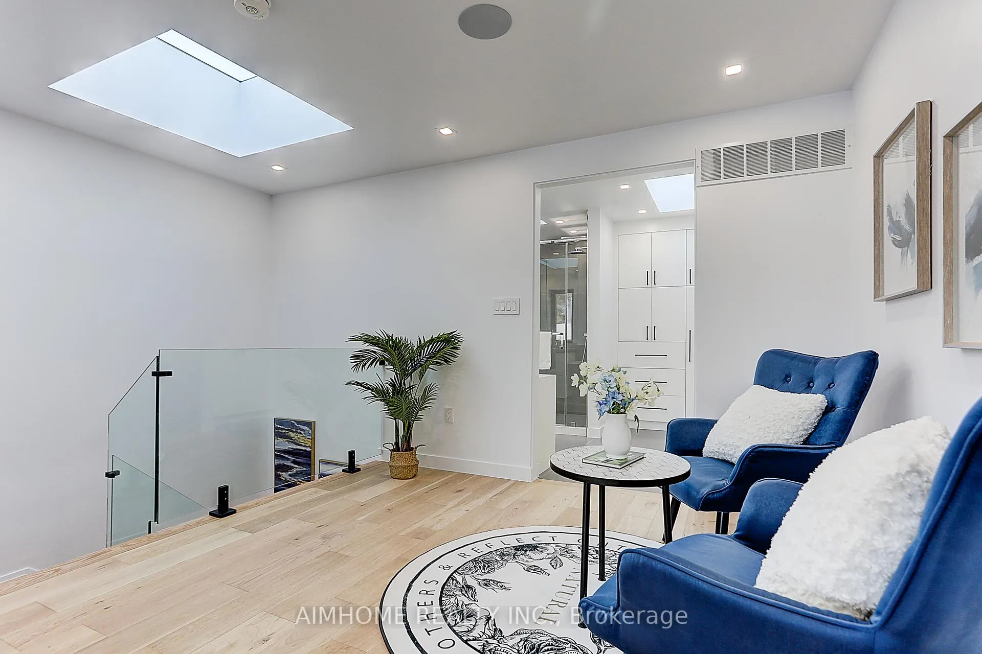 Photo 4 of upper 15 Holborne Avenue, Toronto, Danforth Village-East York — HOMEH