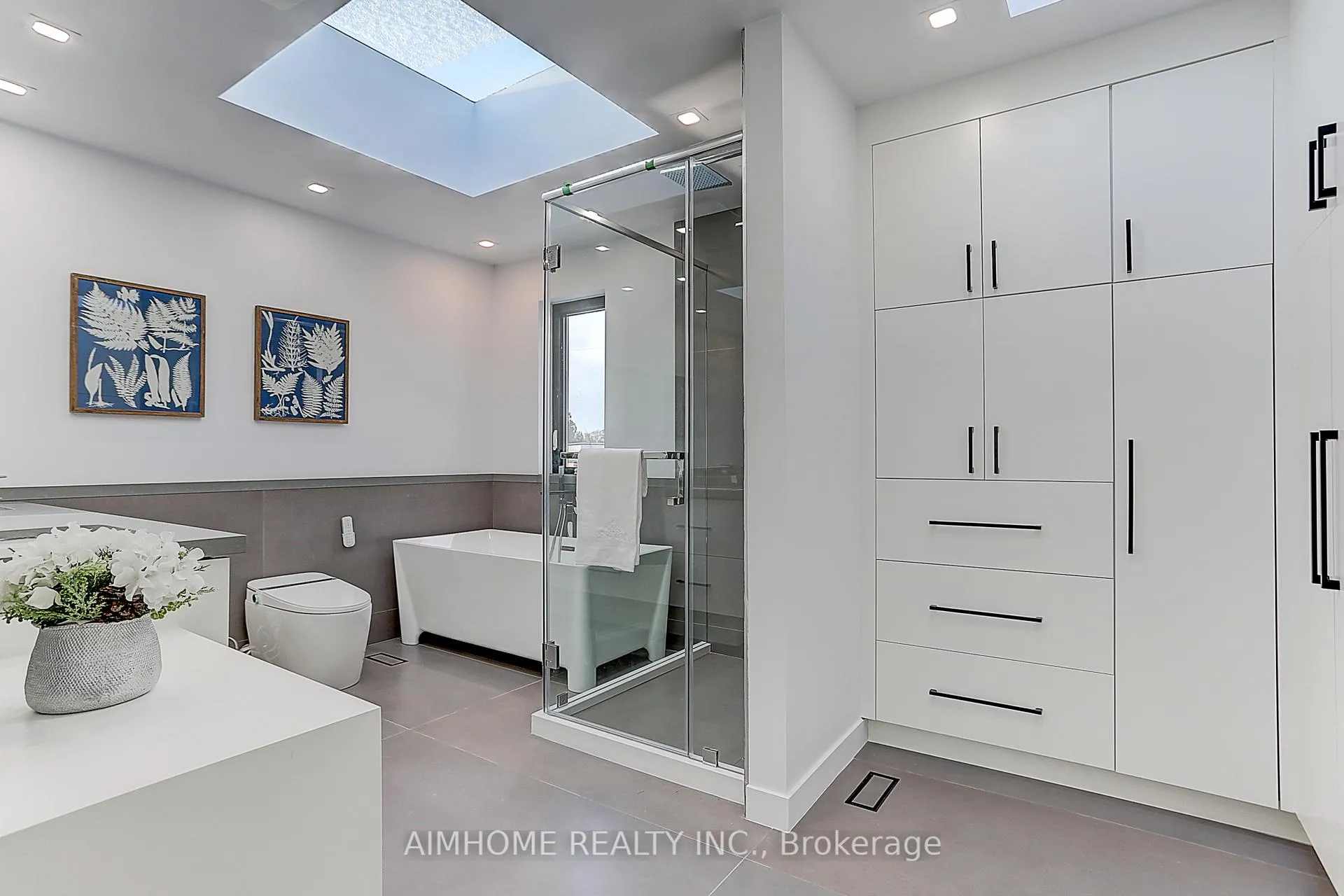 Photo 6 of upper 15 Holborne Avenue, Toronto, Danforth Village-East York — HOMEH
