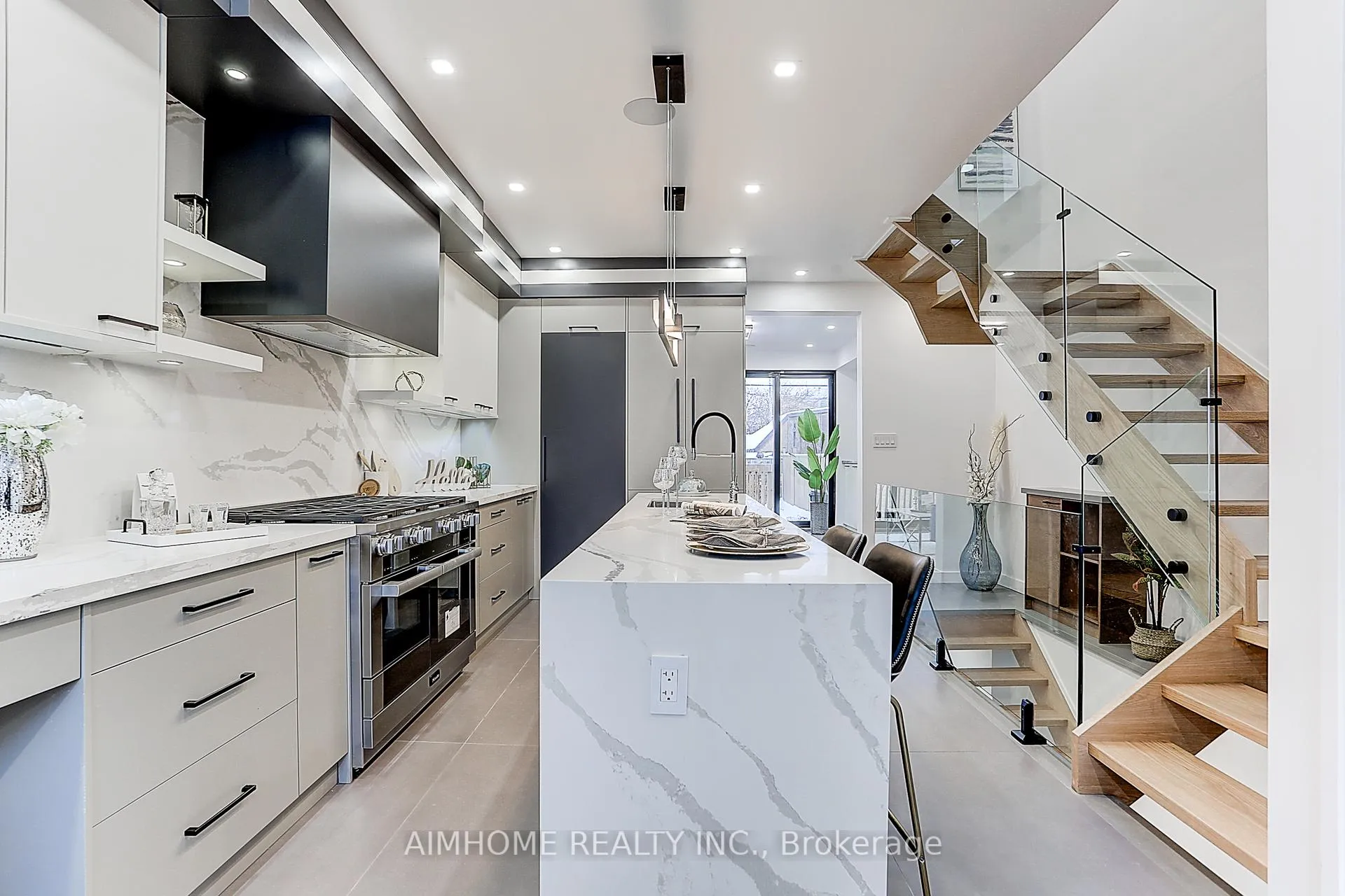 Photo 17 of upper 15 Holborne Avenue, Toronto, Danforth Village-East York — HOMEH