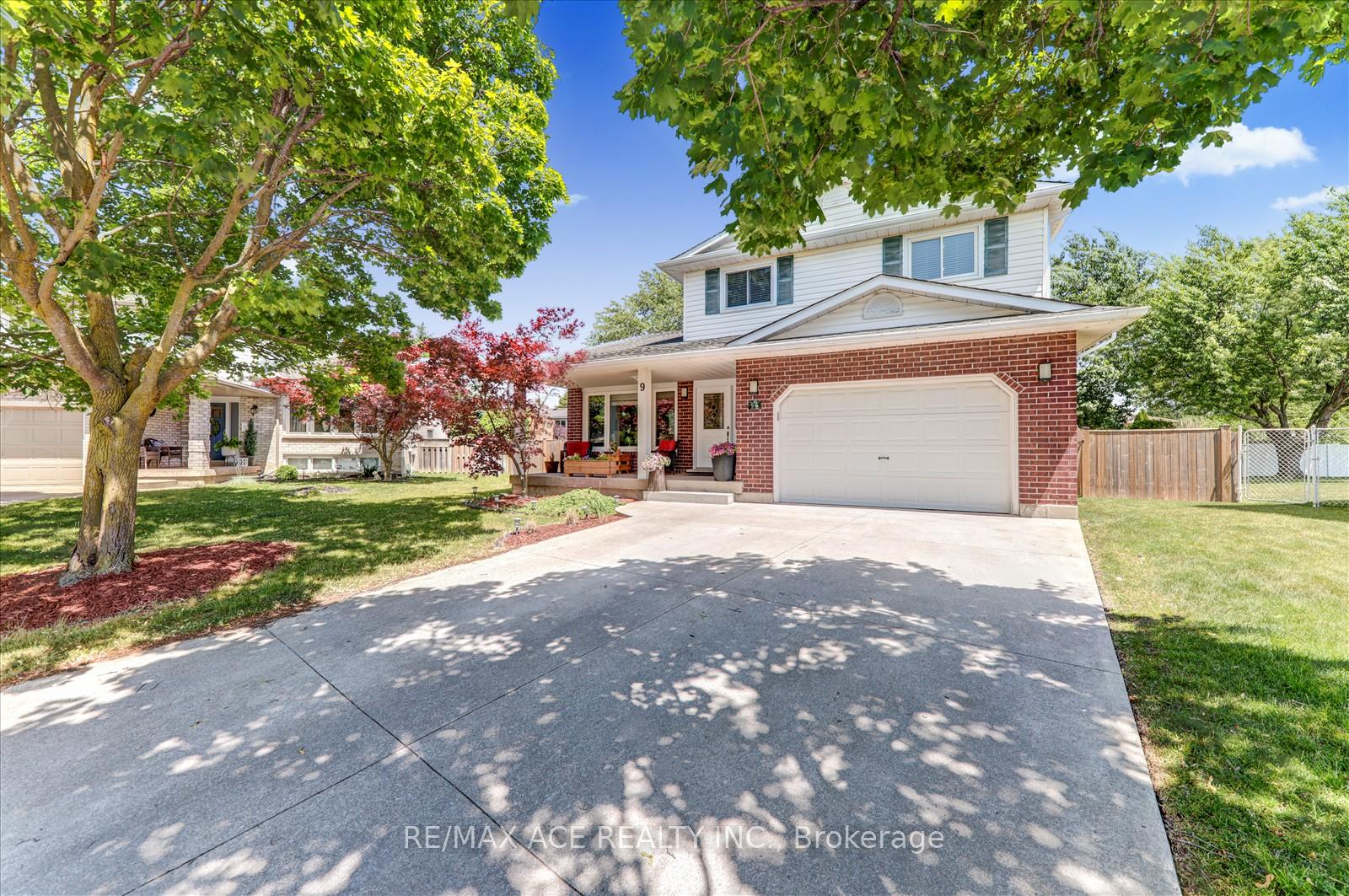 Photo 2 of 9 Parkview Court, Thorold, Confederation Heights — HOMEH