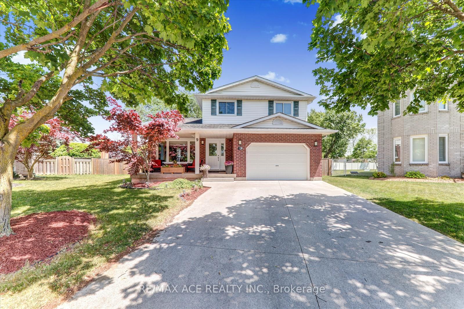 Photo 3 of 9 Parkview Court, Thorold, Confederation Heights — HOMEH