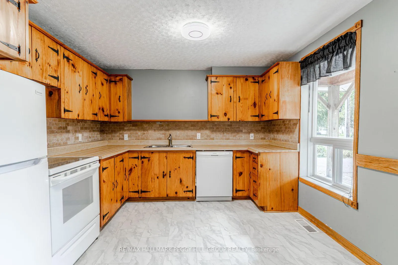 Photo 4 of 40 Queen Street, New Tecumseth, Alliston — HOMEH