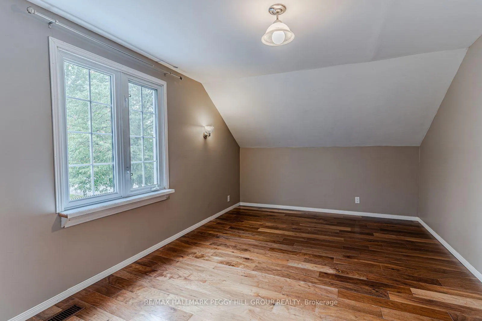 Photo 8 of 40 Queen Street, New Tecumseth, Alliston — HOMEH