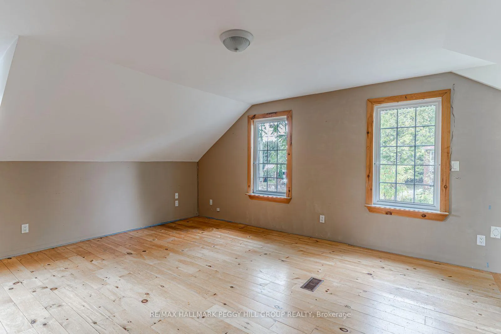 Photo 9 of 40 Queen Street, New Tecumseth, Alliston — HOMEH