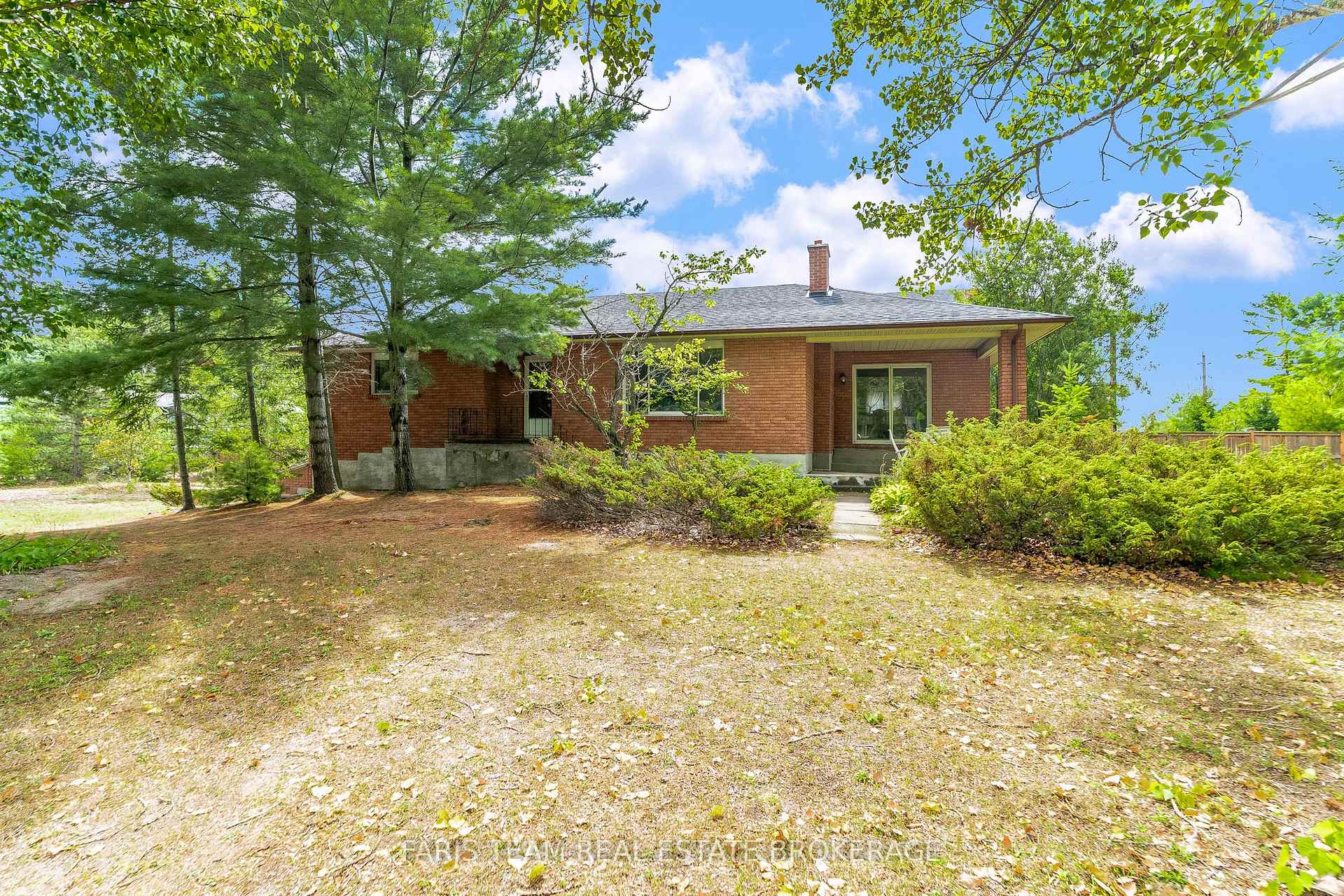 Photo 3 of 29 Lorrie Crescent, Tiny, Rural Tiny — HOMEH